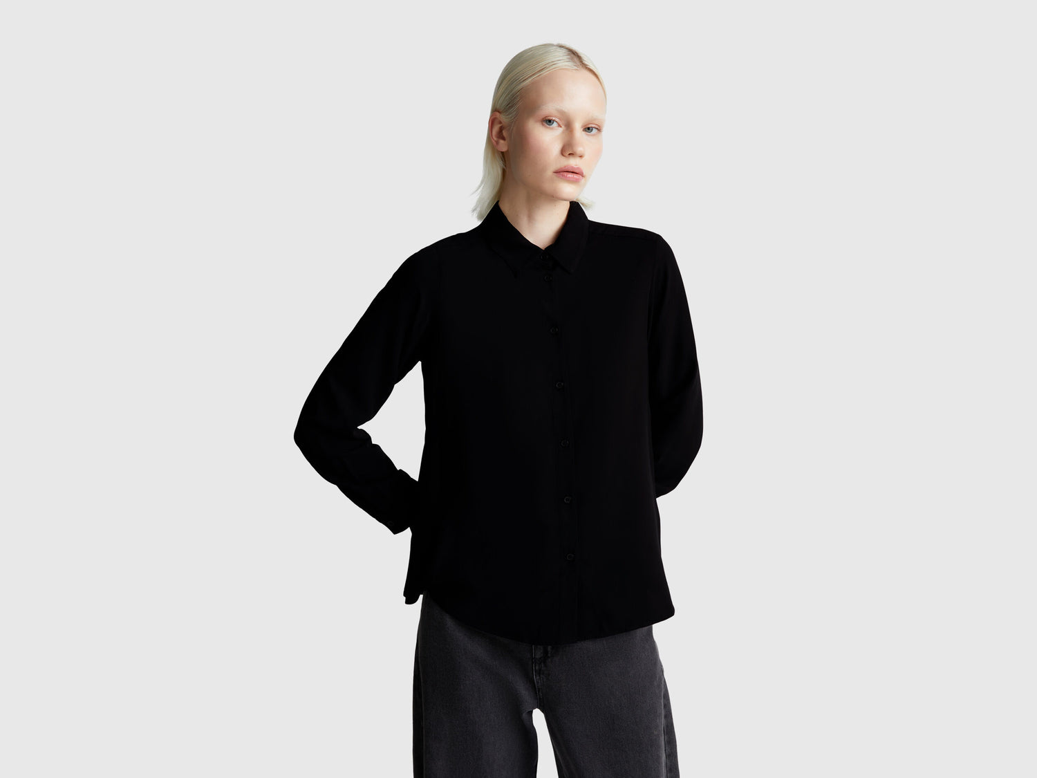 Benetton_Black_Regular Fit Shirt in Viscose_5WPWDQ0B0_100_01