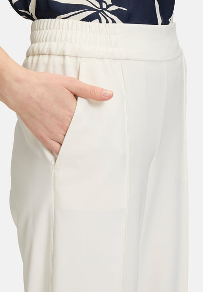 Betty Barclay_Pull-On Trousers Plain Colors_6004-1080_1014_06