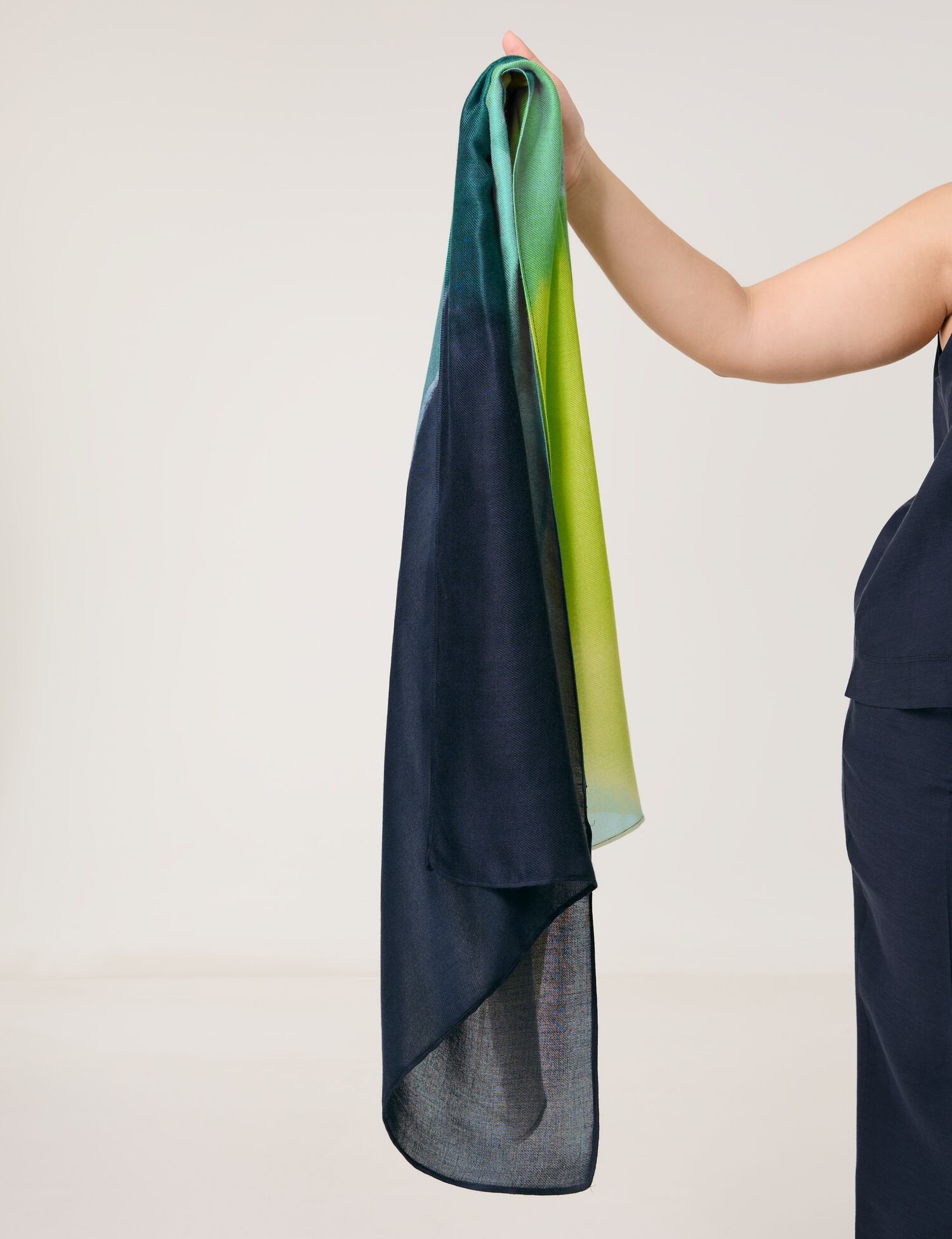 Samoon_Lightweight Chiffon Scarf_600605-23200_5752_04