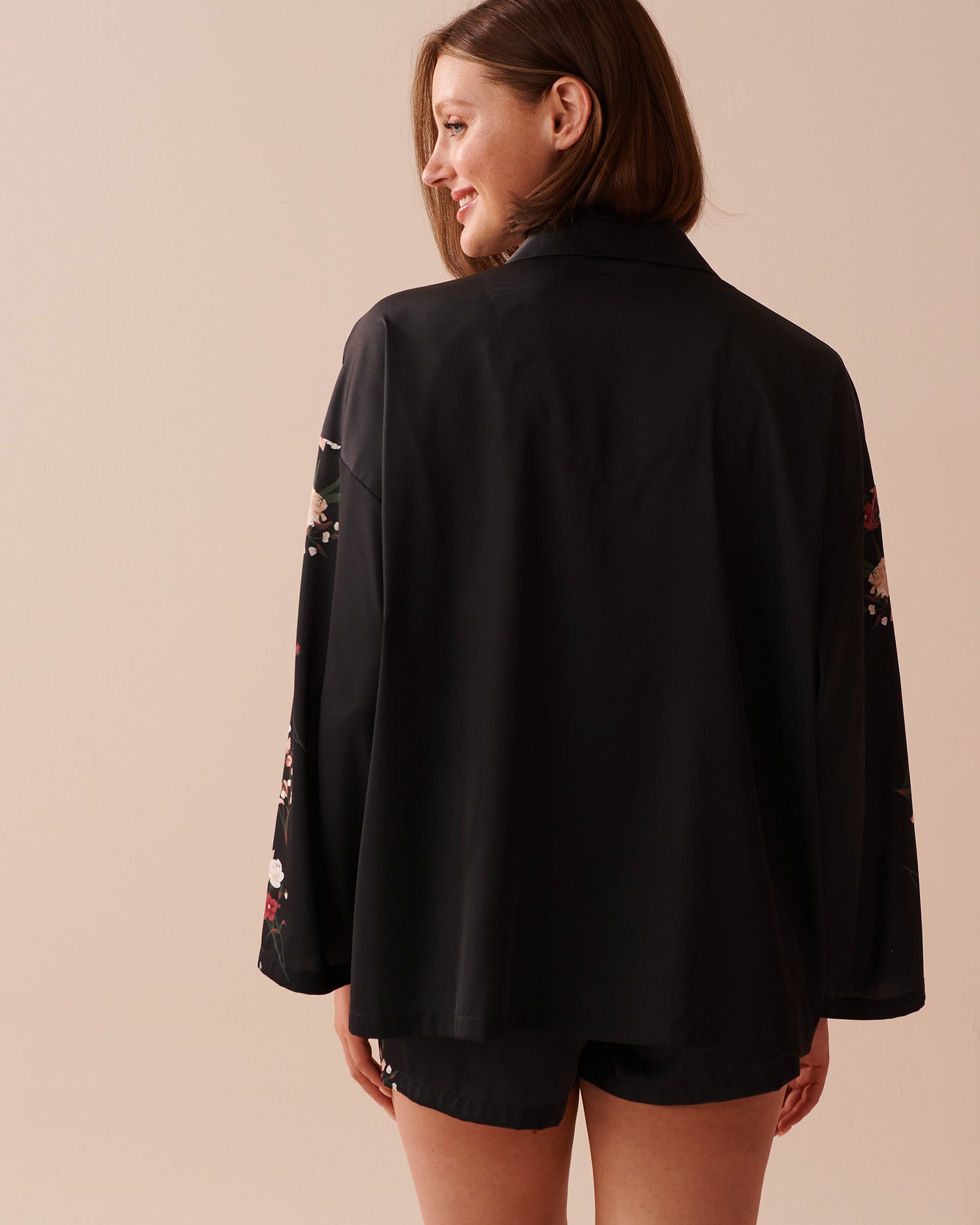 LUXURY EDITION Black Bouquet Satin Button-Down Shirt_60100108_P00357_02