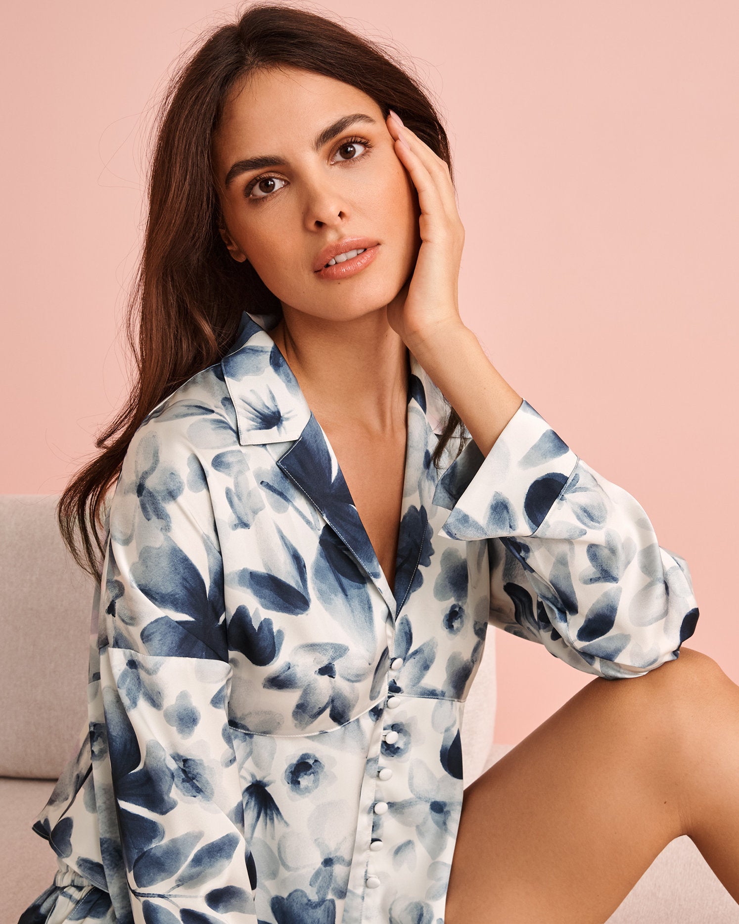 La Vie en Rose_Luxury Edition Blue Floral Print Satin Flared Button-Down Shirt_60100126_P10478_01