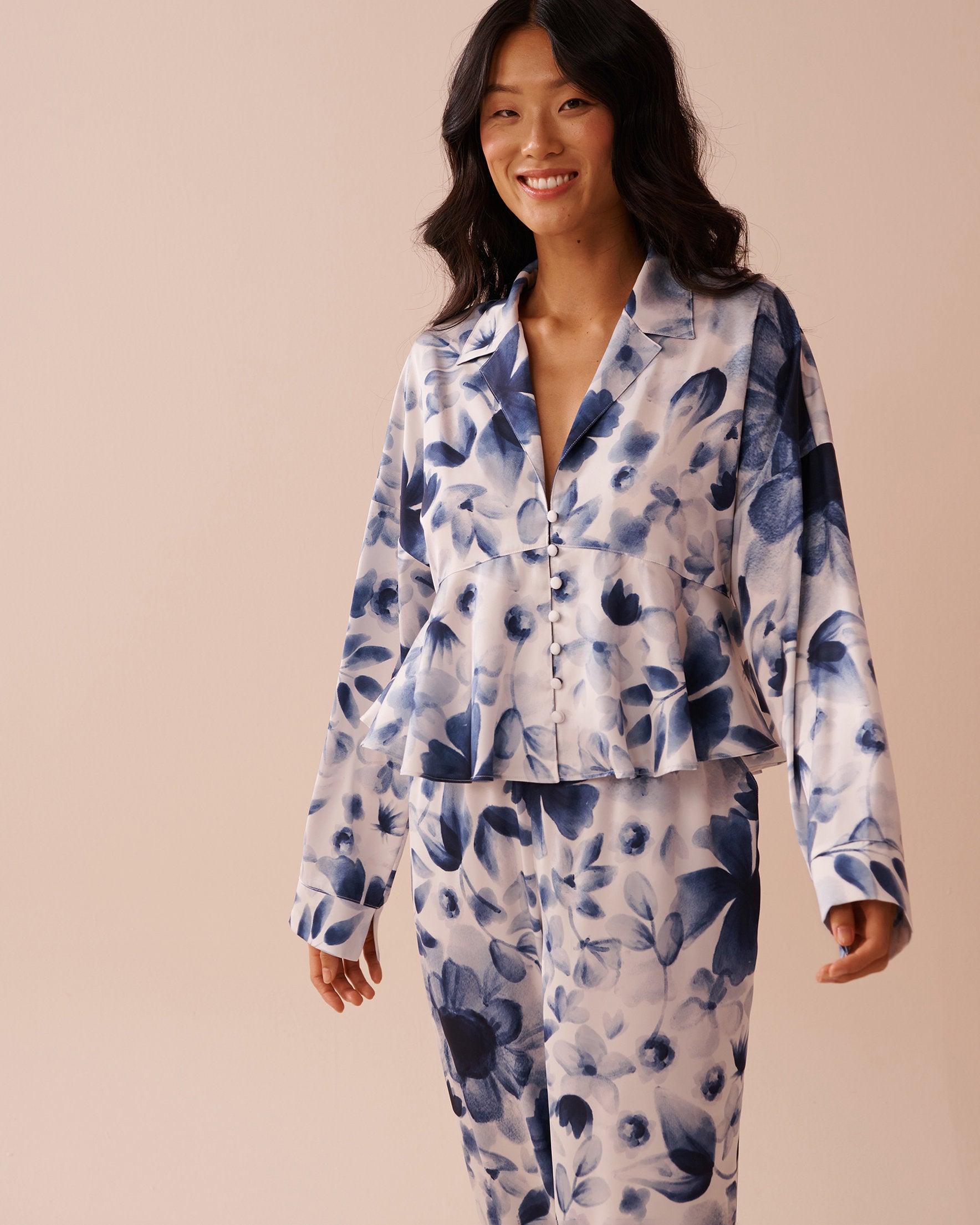 La Vie en Rose_Luxury Edition Blue Floral Print Satin Flared Button-Down Shirt_60100126_P10478_03