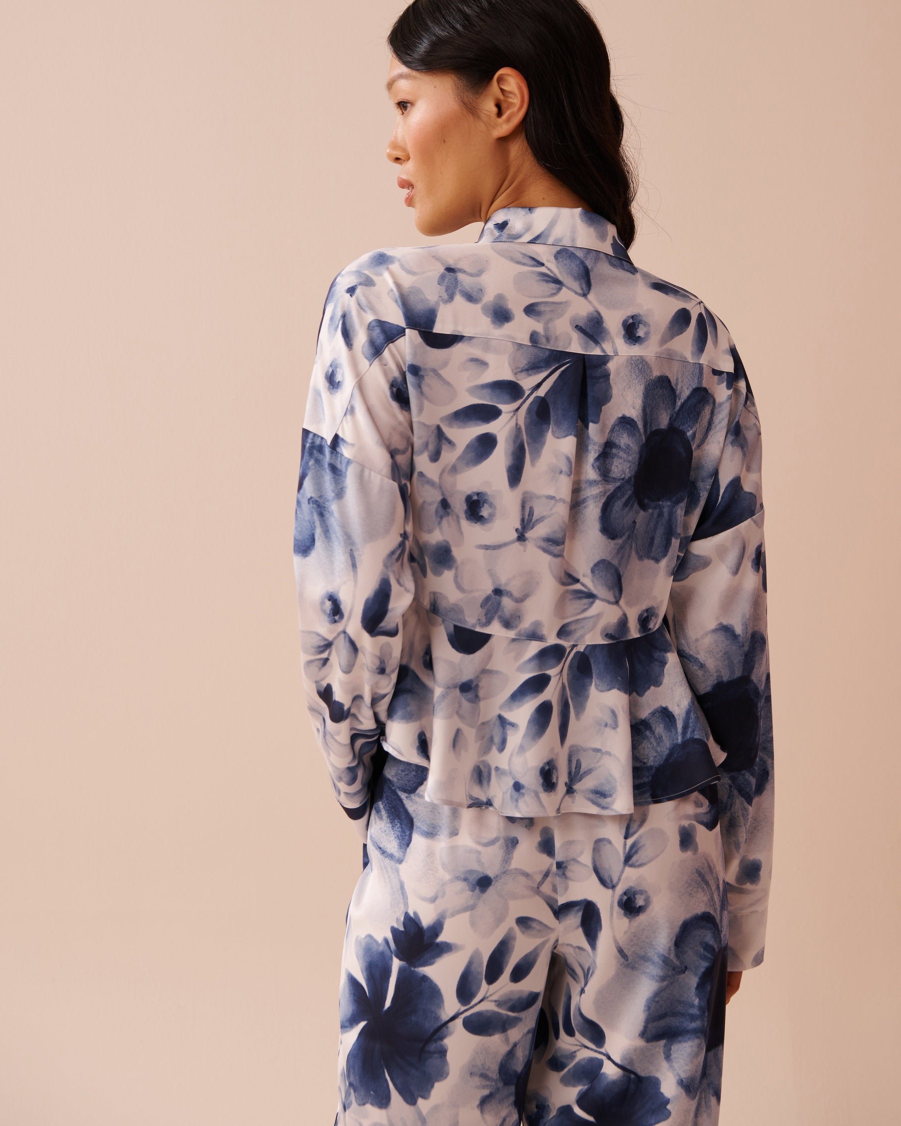 La Vie en Rose_Luxury Edition Blue Floral Print Satin Flared Button-Down Shirt_60100126_P10478_04