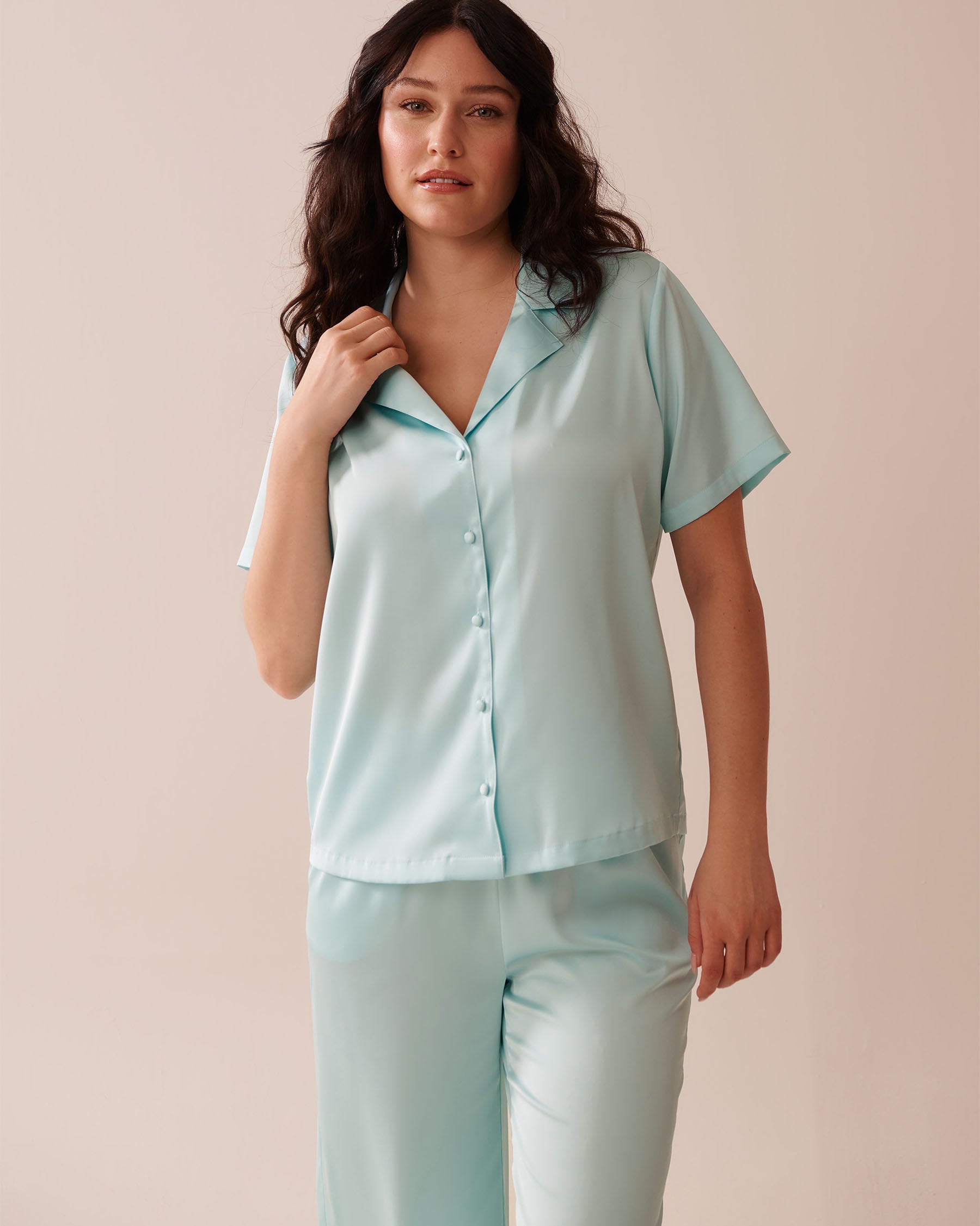 La Vie en Rose_LUXURY EDITION Satin Short Sleeve Button-down Shirt_60100135_40090_01