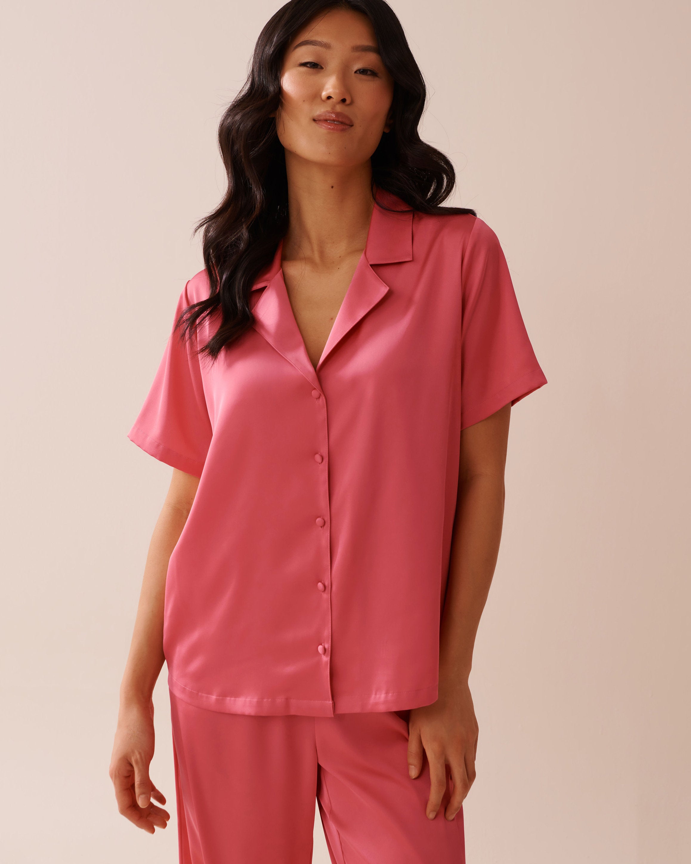 La Vie en Rose_LUXURY EDITION Satin Short Sleeve Button-down Shirt_60100135_60008_01