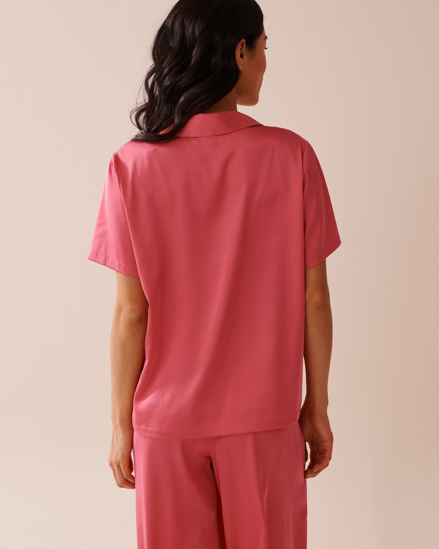 La Vie en Rose_LUXURY EDITION Satin Short Sleeve Button-down Shirt_60100135_60008_02