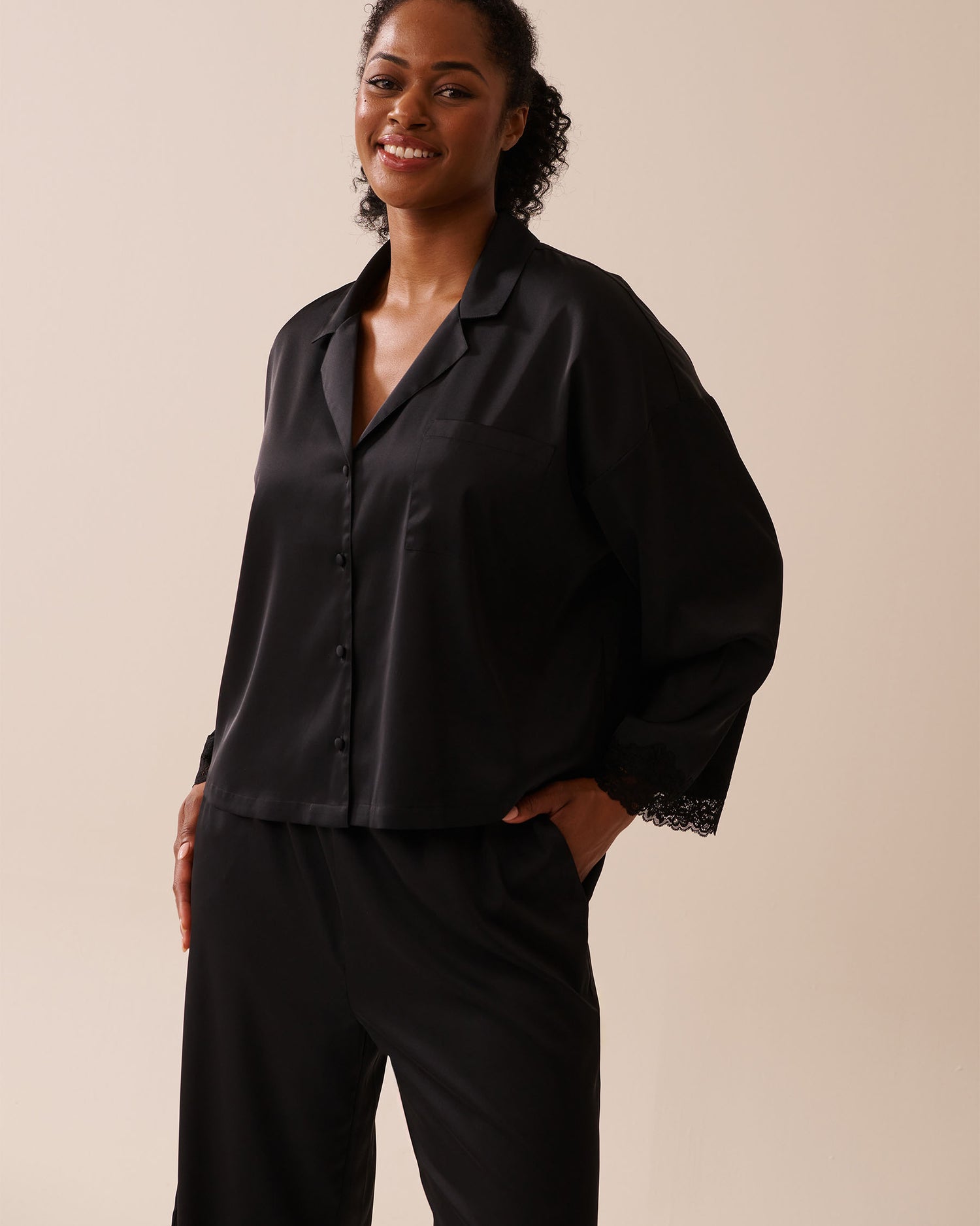 La Vie en Rose_Black Beauty_LUXURY EDITION Satin and Lace Trim Long Sleeve Button-Down Shirt_60100144_00001_01