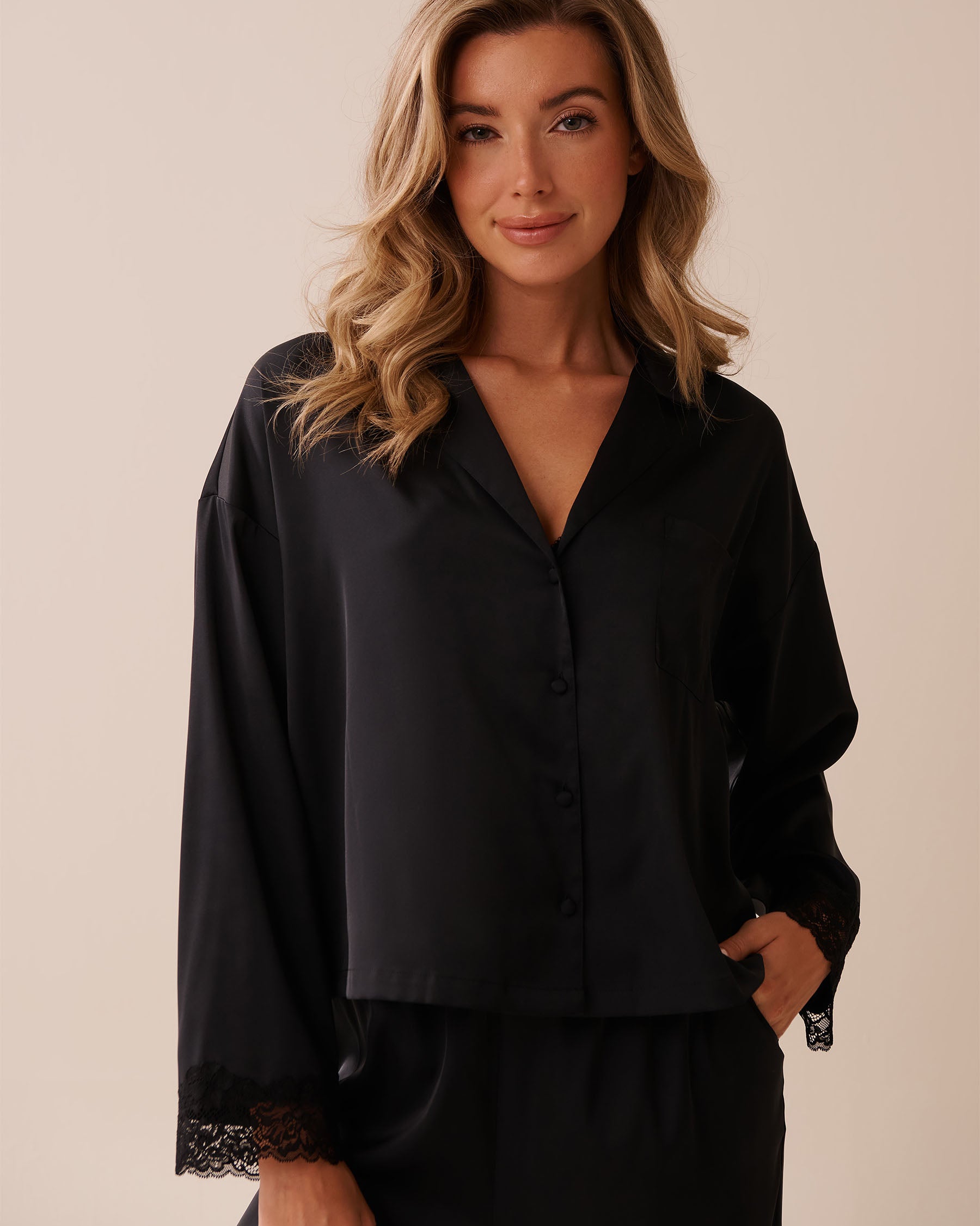 La Vie en Rose_Black Beauty_LUXURY EDITION Satin and Lace Trim Long Sleeve Button-Down Shirt_60100144_00001_04