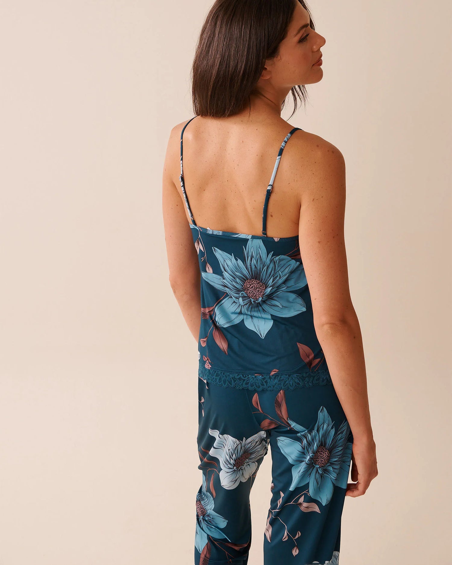 La Vie en Rose_Reflecting Mix Flowers_Recycled Fibers Chrysanthemum Print Cami with Shel_60100154_P40478_03