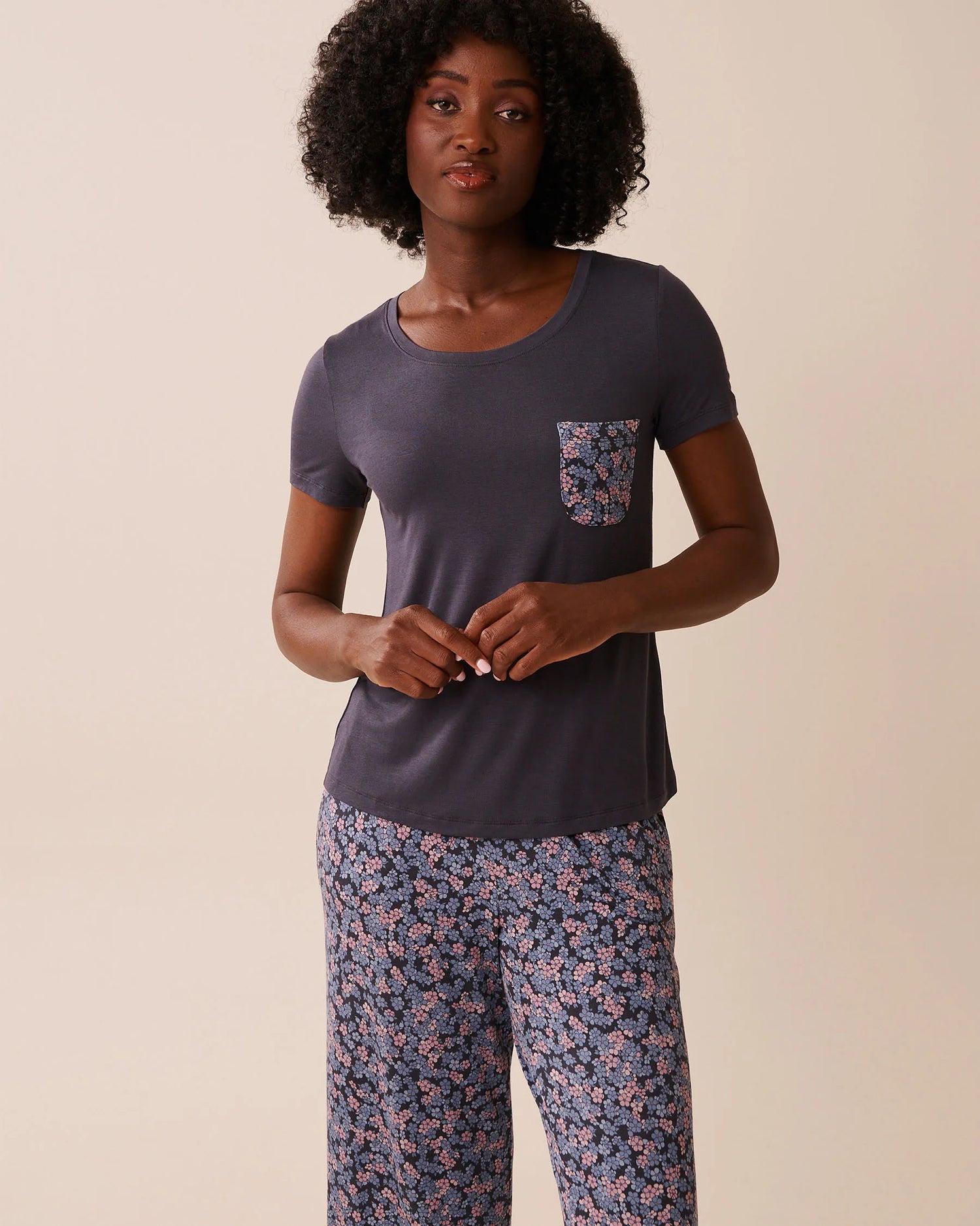 La Vie en Rose_Periscope_Soft Jersey Crew Neck T-Shirt_60100159_00049_01