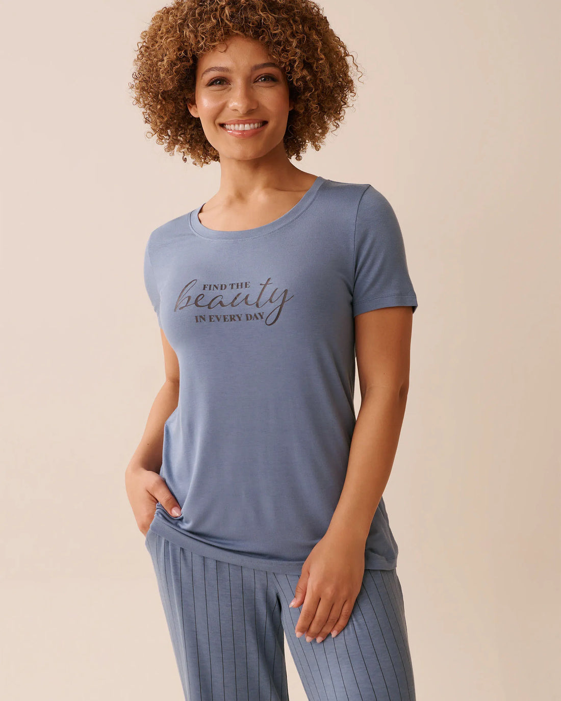 La Vie en Rose_Stonewash_Ditsy Floral Print Soft Jersey Crew Neck T-Shirt_60100159_40011_02