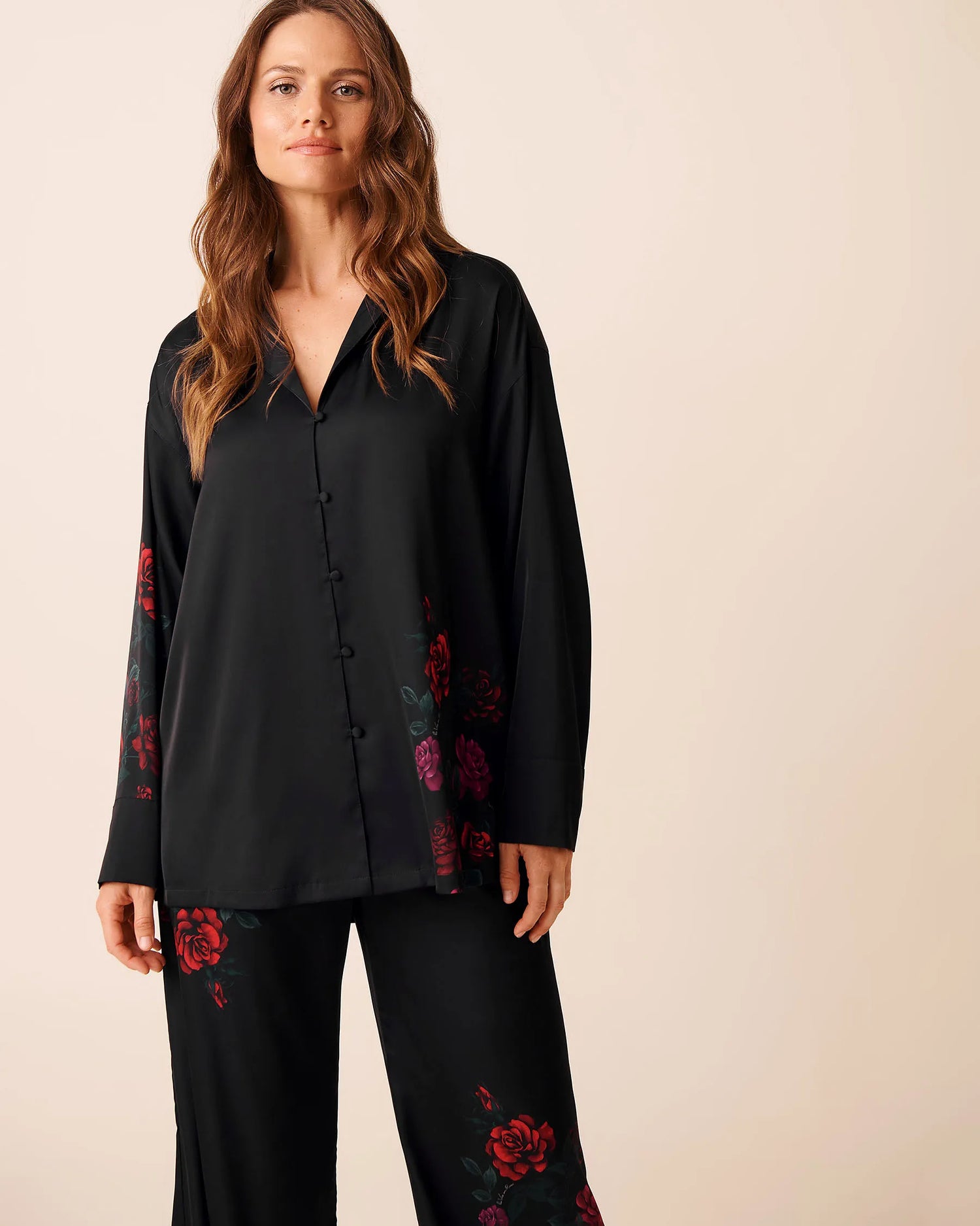 La Vie en Rose_Red Roses Placement_Luxury Edition Red Rose Print Satin Button-Down Shirt_60100161_P00469_01