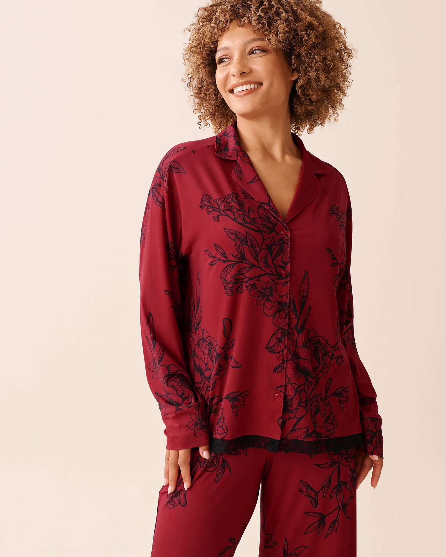 La Vie en Rose_Savvy Red Flowers_Crimson Bloom Recycled Fibers Lace Trim Button-Dow_60100166_P60419_01