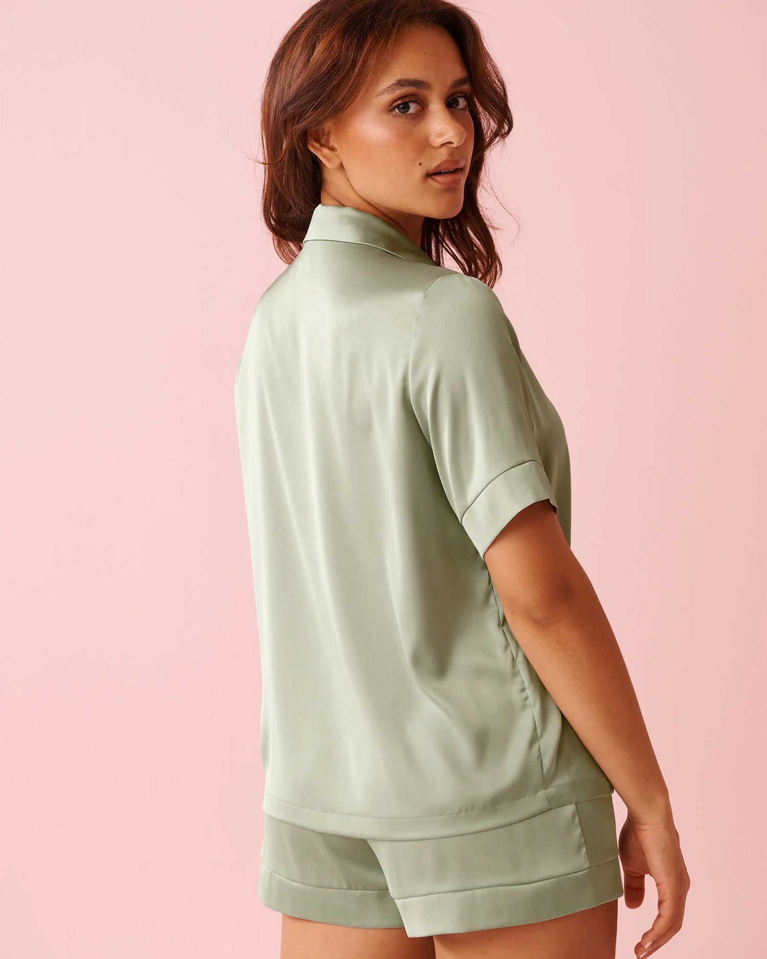 La Vie en Rose_Mineral Gray_Satin Short Sleeve Button-down Shirt_60100181_30059_02