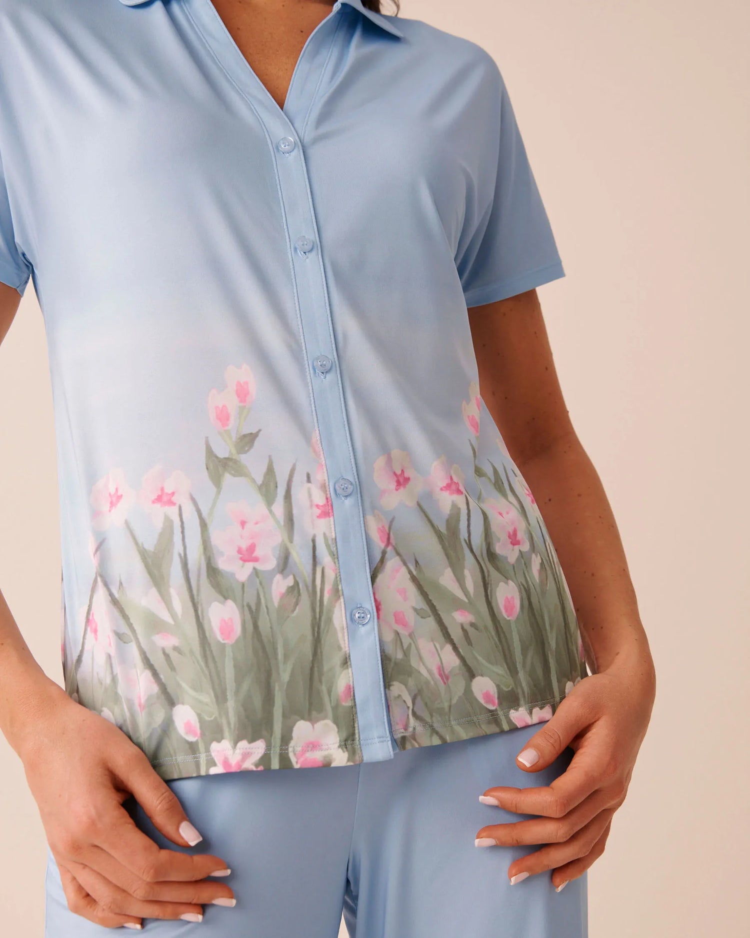La Vie en Rose Scenery Placement Women Flower Field Print Button-Down Shirt SKU: 60100192_P40573 Image 03