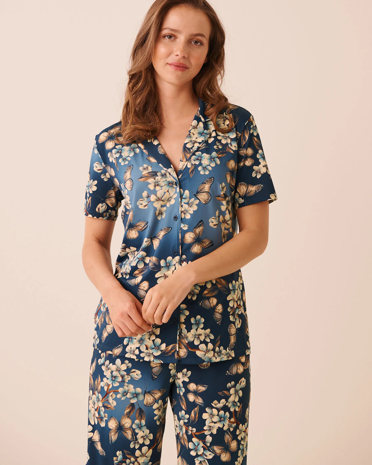 La Vie en Rose Butterfly Garden Women Short Sleeve Button-Down Shirt SKU: 60100200_P40613 Image 01