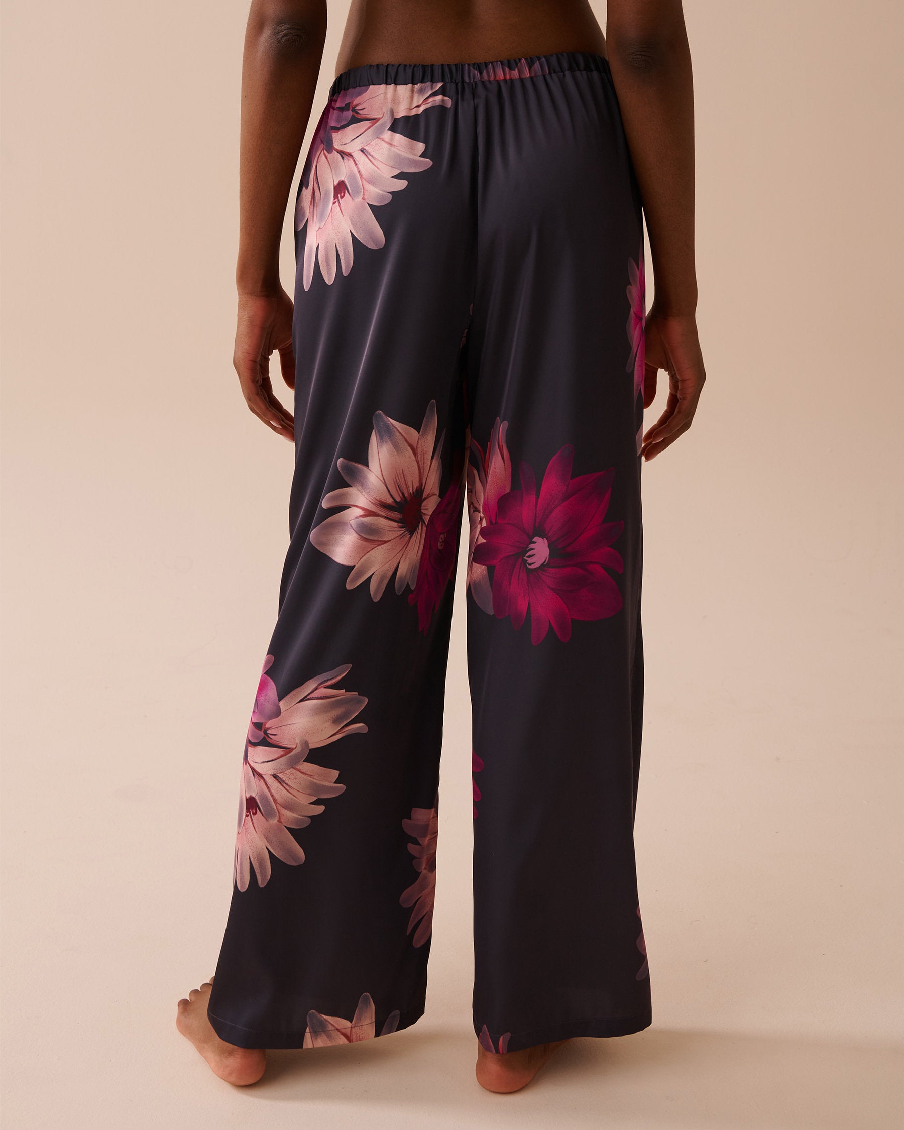 LUXURY EDITION Floral Print Satin Pants_60200102_P00355_02