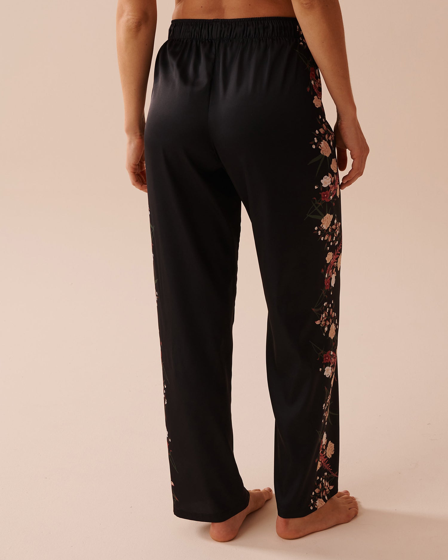 LUXURY EDITION Black Bouquet Satin Pants_60200103_P00357_03