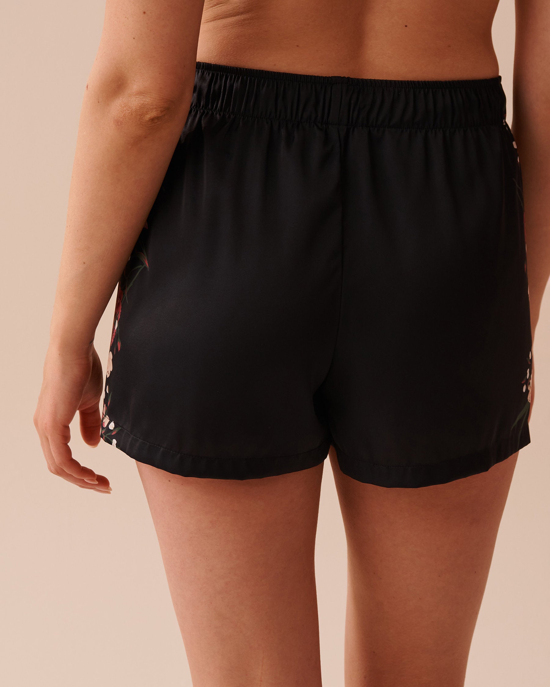 LUXURY EDITION Black Bouquet Satin Shorts_60200104_P00357_03