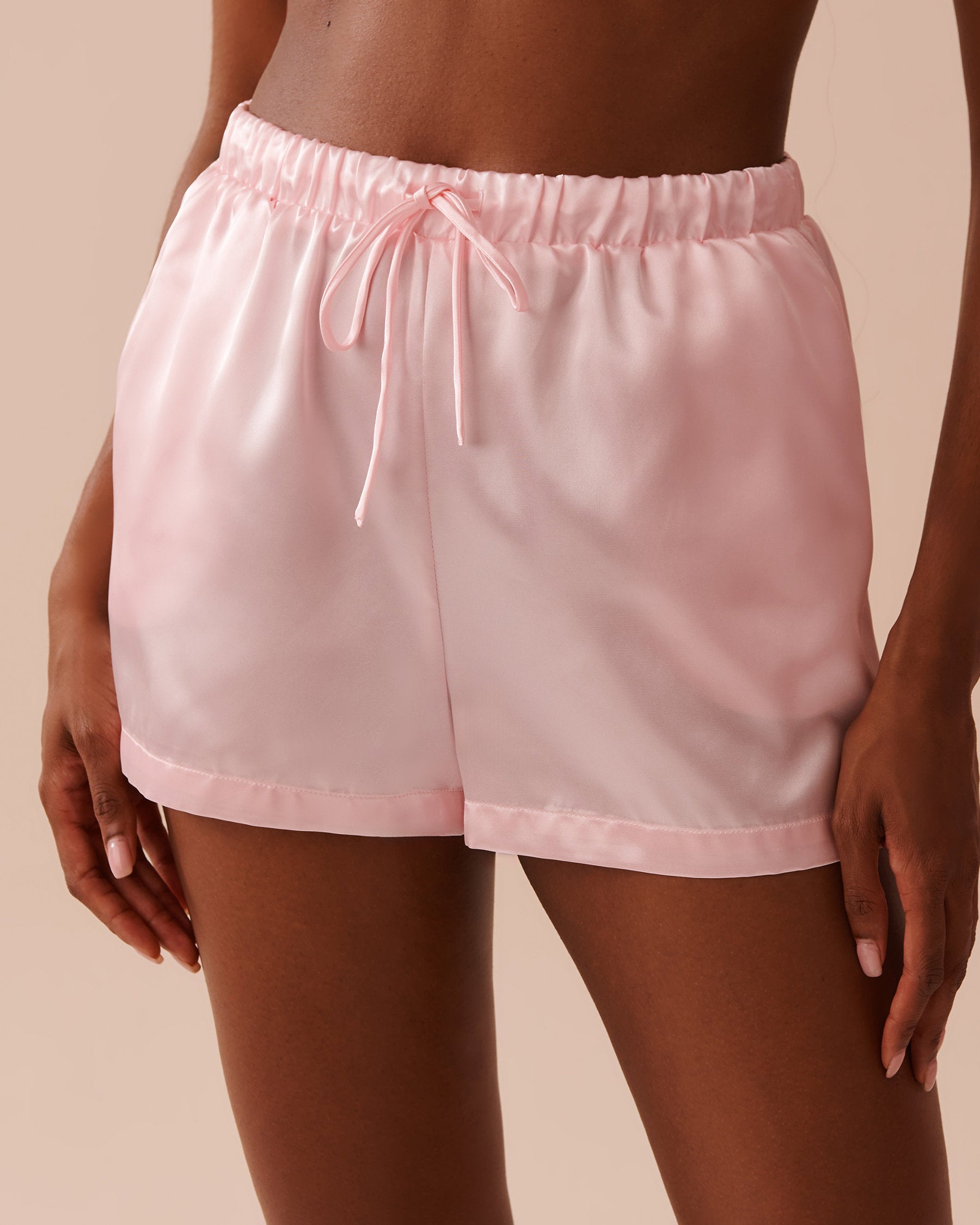 Shiny Satin Shorts_60200111_60042_01