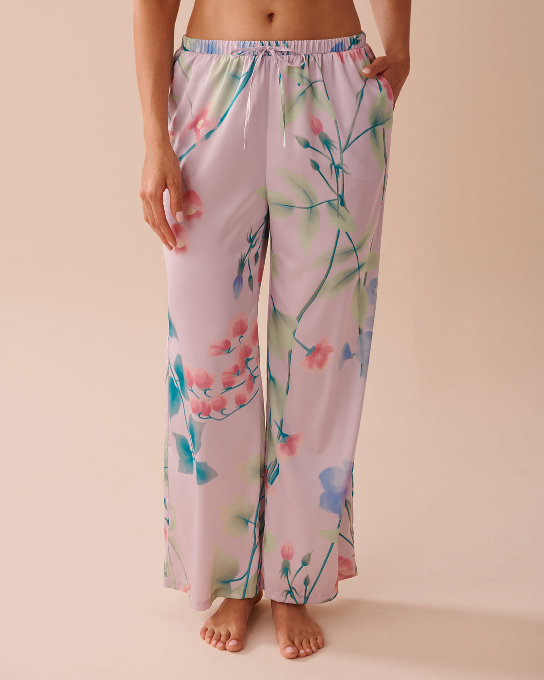 La Vie en Rose_Luxury Edition Lavender Garden Print Satin Pants_60200117_P50088_01