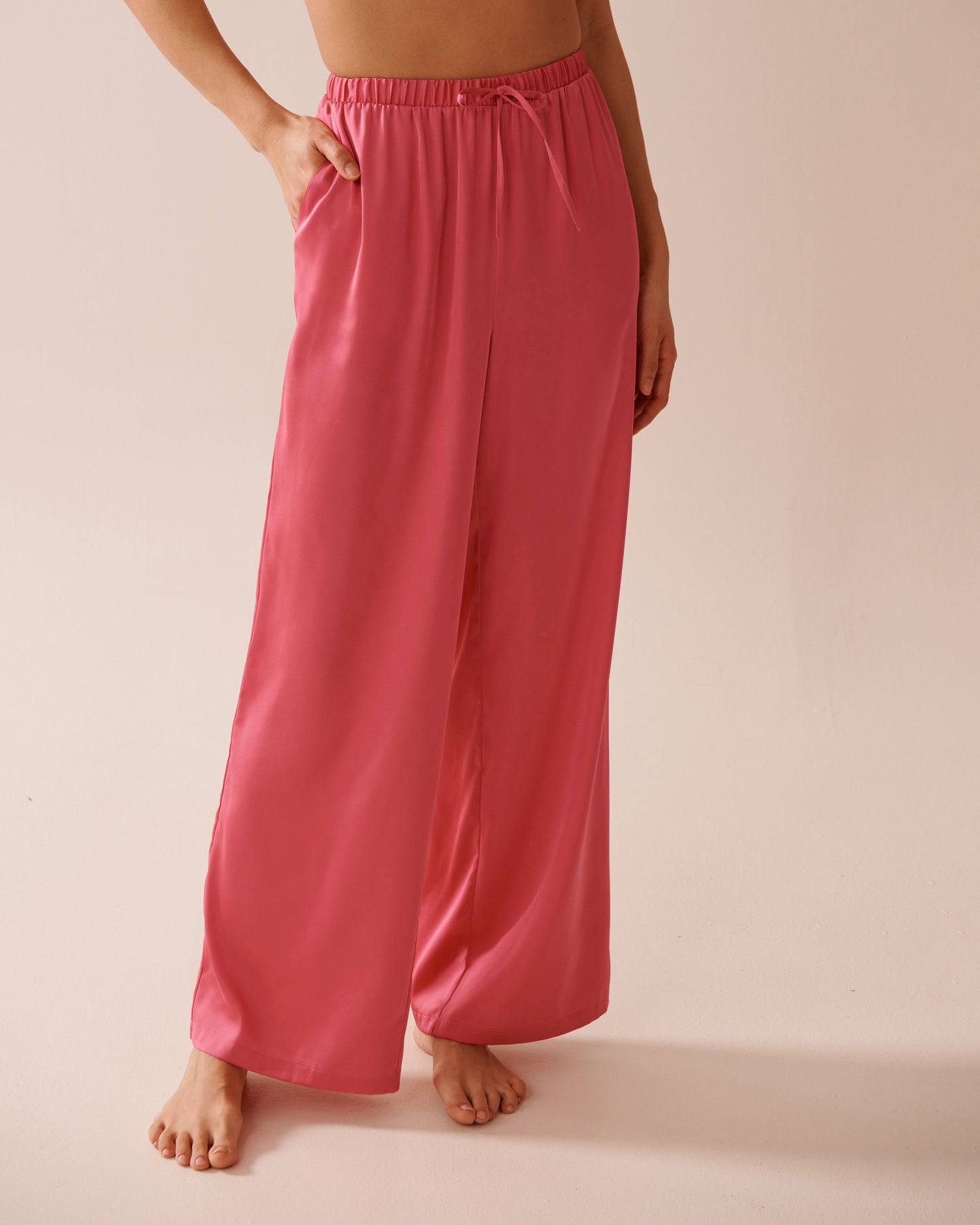 La Vie en Rose_LUXURY EDITION Wide Leg Satin Pants_60200129_60008_01