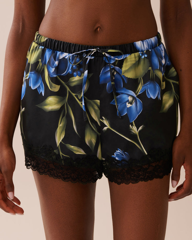 La Vie en Rose_Black &amp; Blue Garden_LUXURY EDITION Rose Print Satin and Lace Trim Shorts_60200136_P00430_01