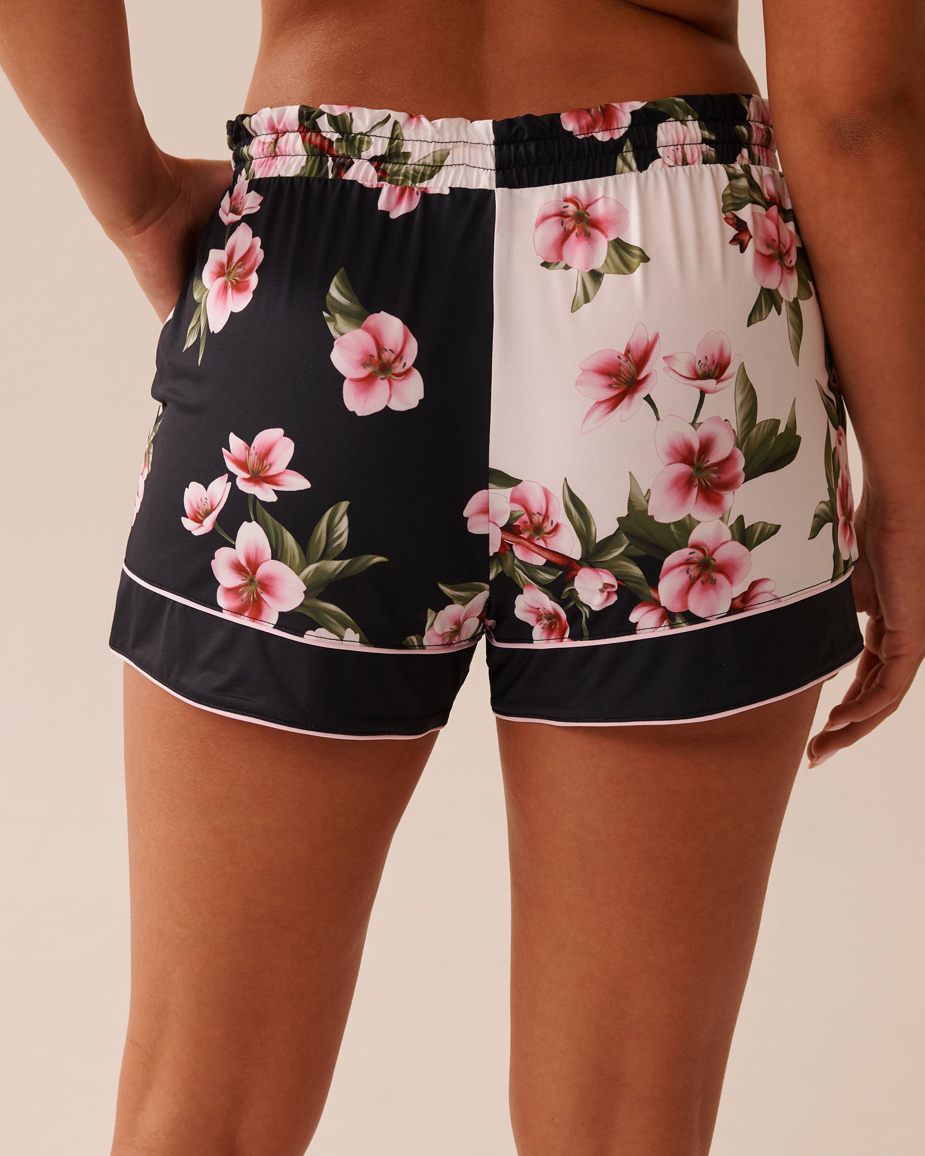 La Vie en Rose_Cherry Blossom_Cherry Blossom Print Recycled Fibers Shorts_60200138_P00431_05