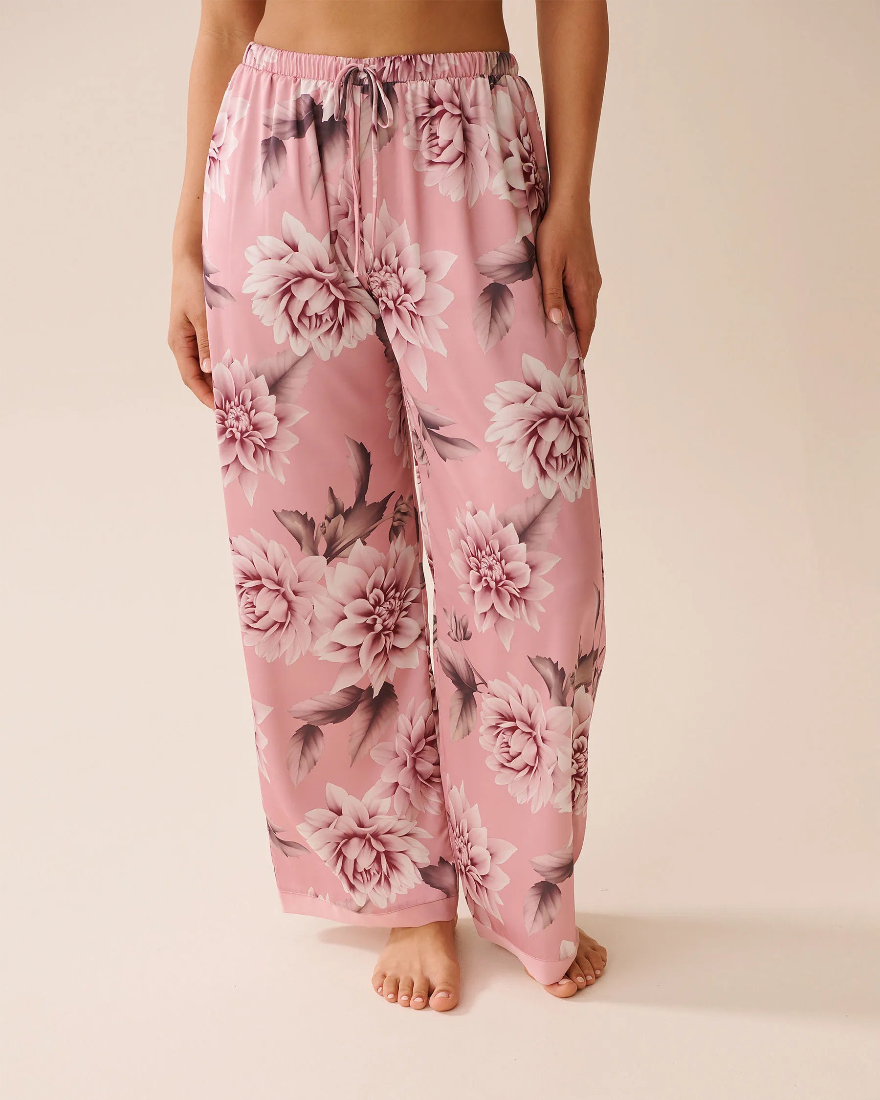 La Vie en Rose_Zephyr Flowers_Luxury Edition Dahlia Print Satin and Chiffon Pants_60200143_P60399_01