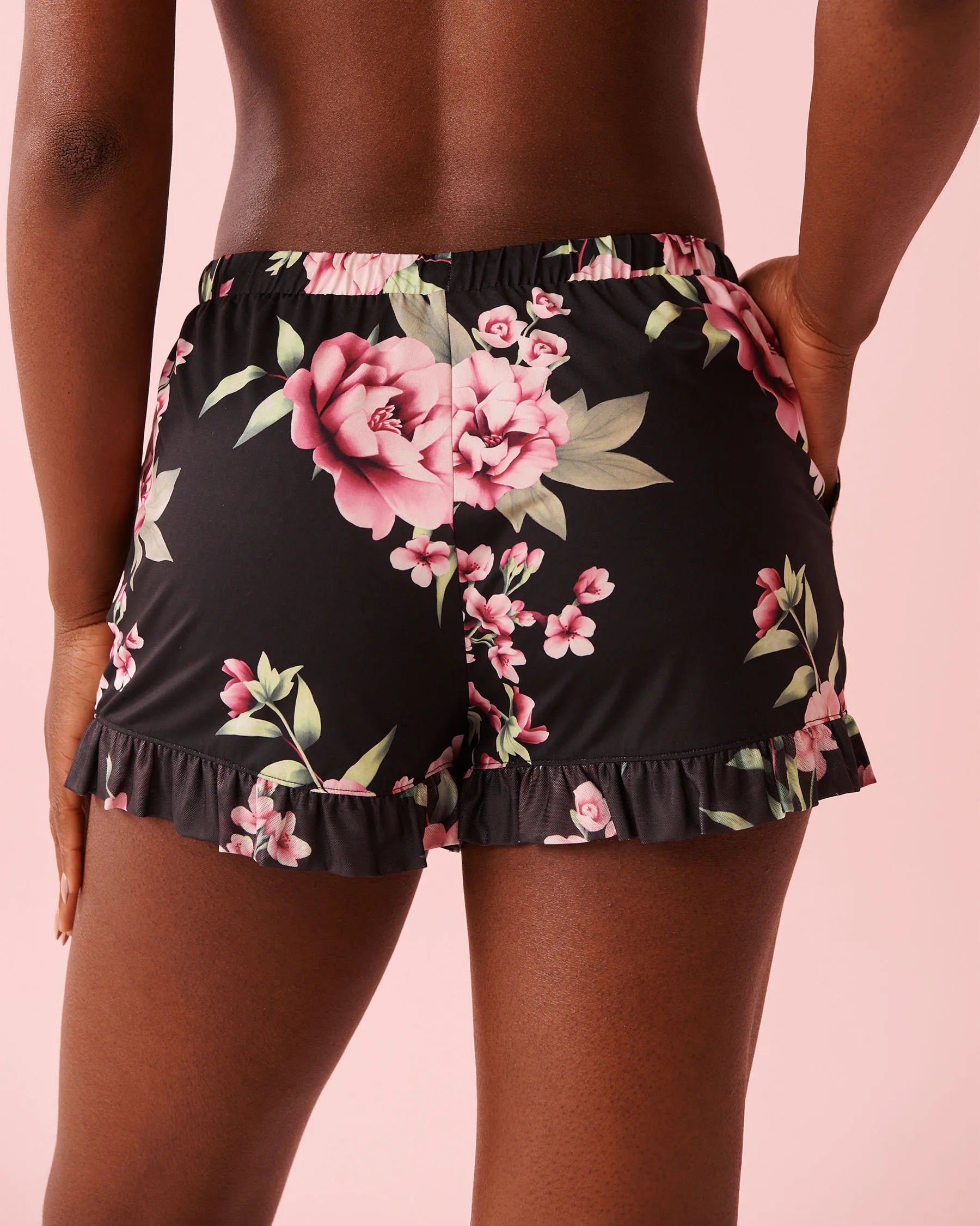 La Vie en Rose_Black &amp; Pink Flowers_Peony Print Recycled Fibers Mesh Trim Shorts_60200168_P00489_02