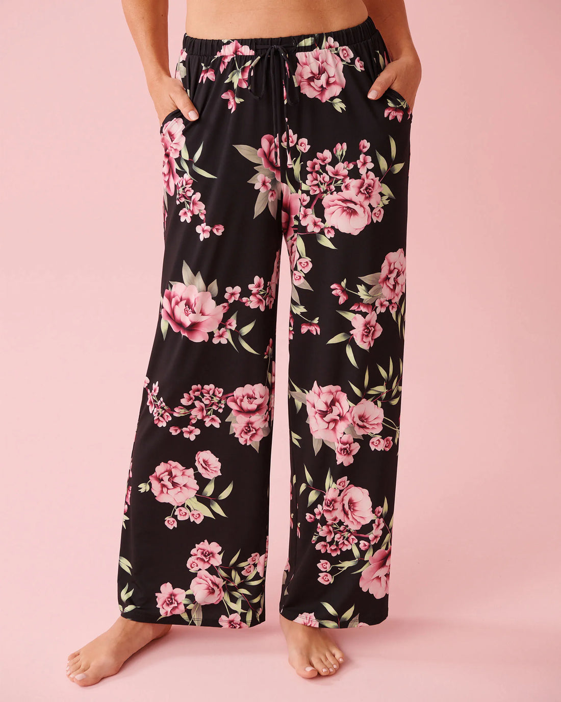 La Vie en Rose_Black &amp; Pink Flowers_Peony Print Recycled Fibers Pants_60200169_P00489_01