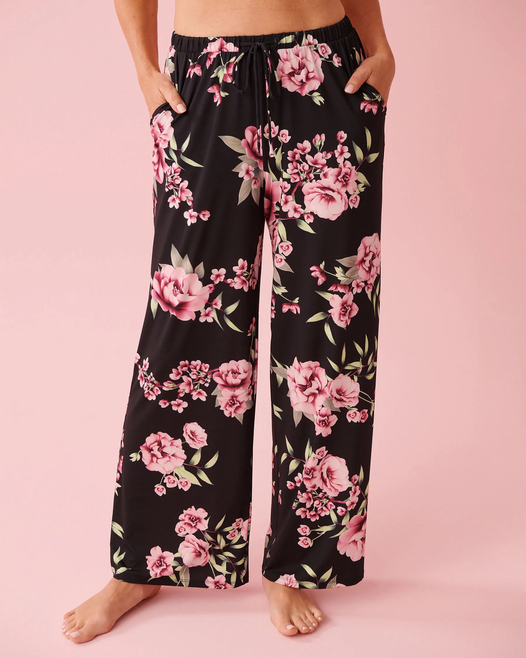 La Vie en Rose_Black &amp; Pink Flowers_Peony Print Recycled Fibers Pants_60200169_P00489_01