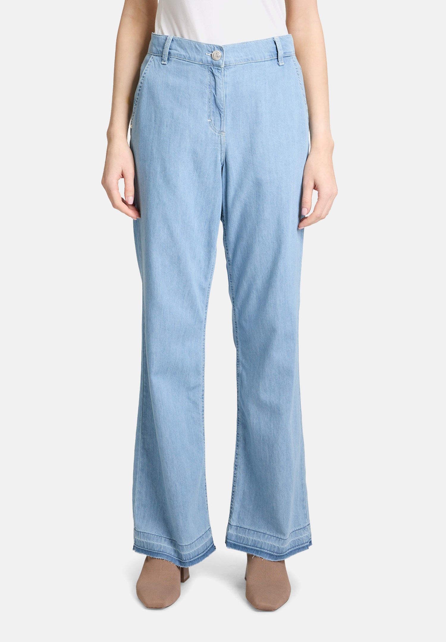 Betty Barclay_Casual Trousers with Open Hem_6036-1105_8618_02