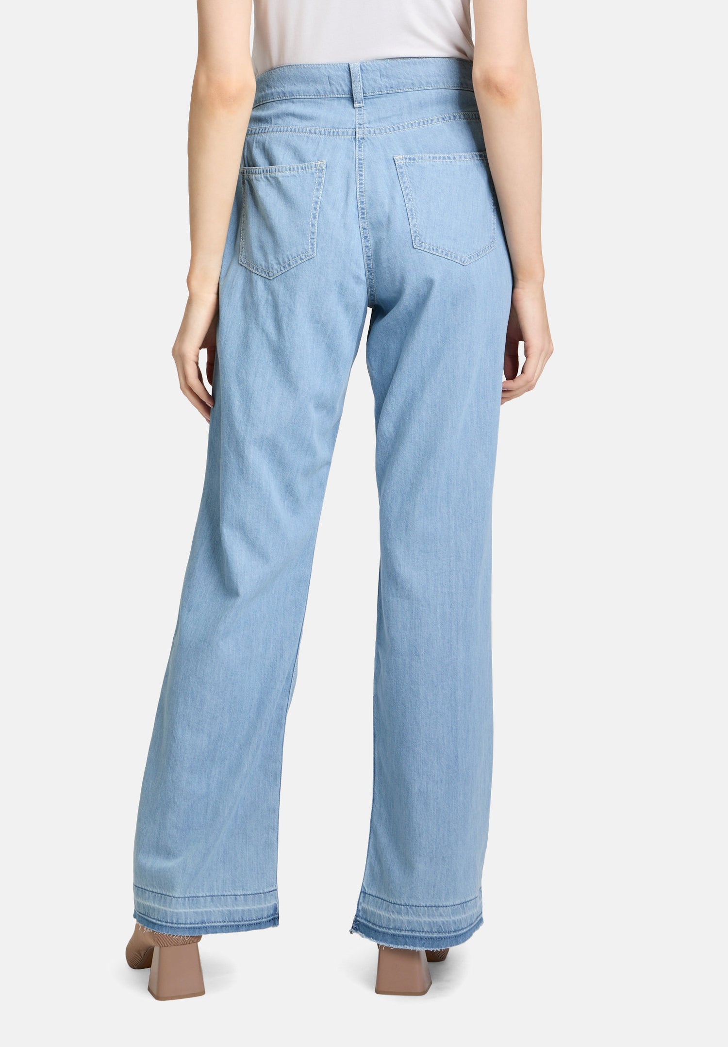 Betty Barclay_Casual Trousers with Open Hem_6036-1105_8618_03