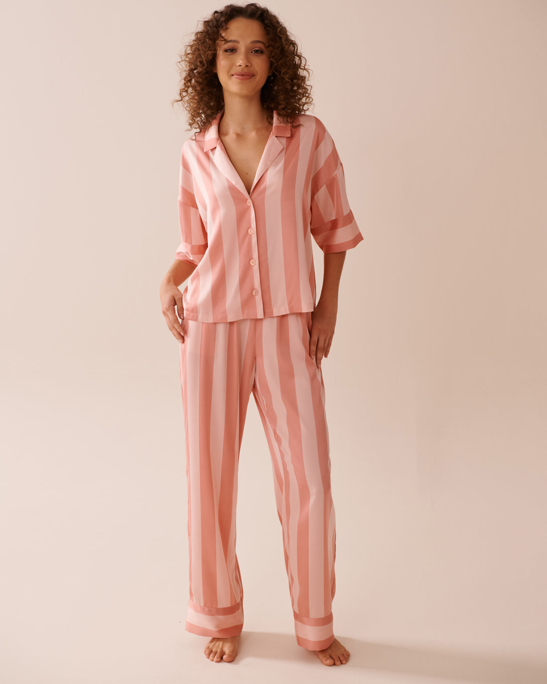 La Vie en Rose_Rose N Peach Stripe_LUXURY EDITION Striped Short Sleeve Satin Pajama Set_60400052_P60356_01
