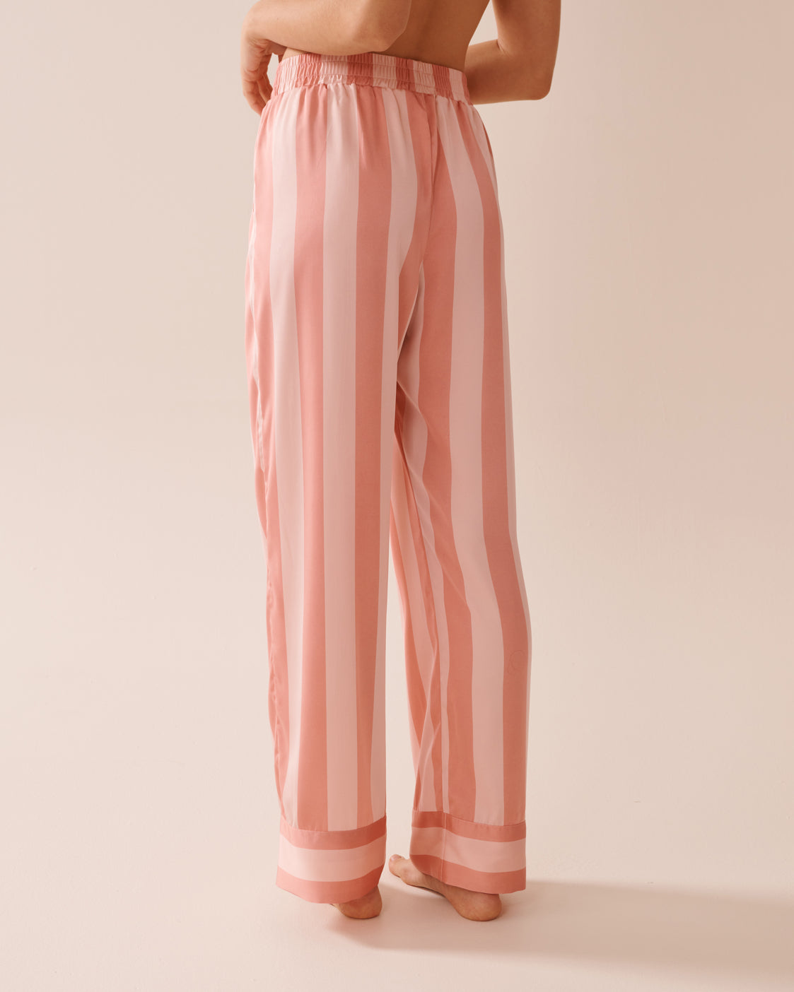 La Vie en Rose_Rose N Peach Stripe_LUXURY EDITION Striped Short Sleeve Satin Pajama Set_60400052_P60356_05