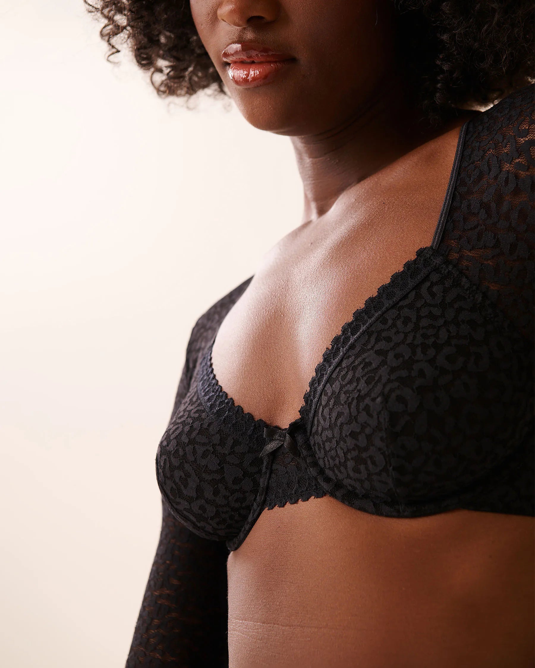 La Vie en Rose_Black Beauty_Long-Sleeve Leopard Lace 2-Piece Set_60400059_00001_03