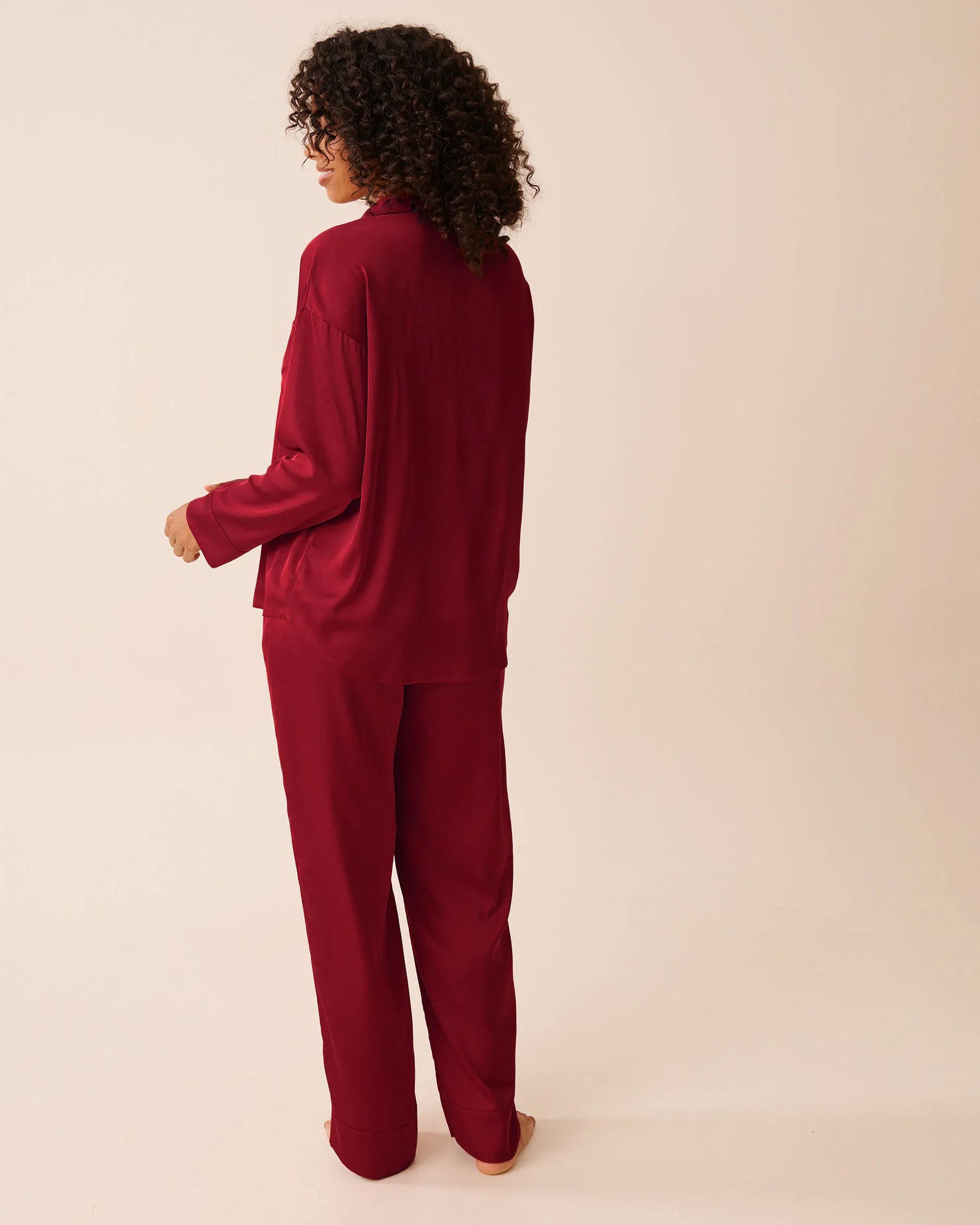 La Vie en Rose_Savvy Red_Luxury Edition Long Sleeve Satin Pajama Set_60400063_60215_02