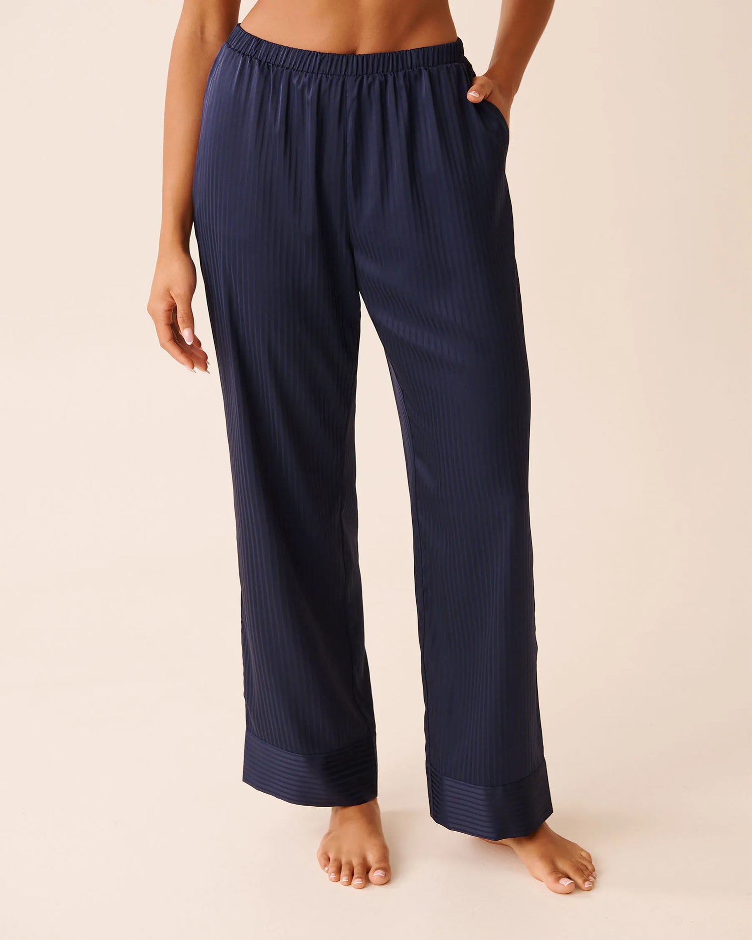 La Vie en Rose_Evening Blue Mini Stripes_Luxury Edition Jacquard Stripe Satin Pajama Set_60400064_P40517_04