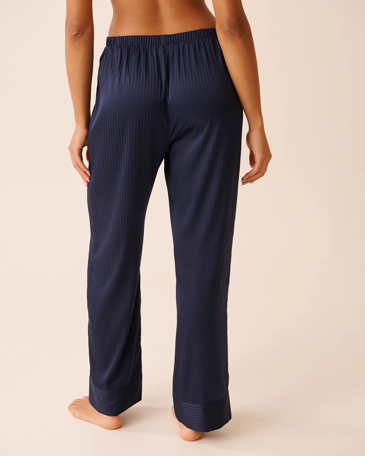 La Vie en Rose_Evening Blue Mini Stripes_Luxury Edition Jacquard Stripe Satin Pajama Set_60400064_P40517_05