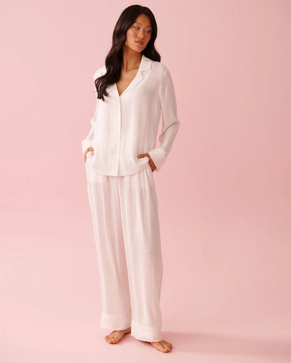 La Vie en Rose_Snow White Stripes_LUXURY EDITION Striped Long Sleeve Satin Pajama Set_60400069_P10572_01