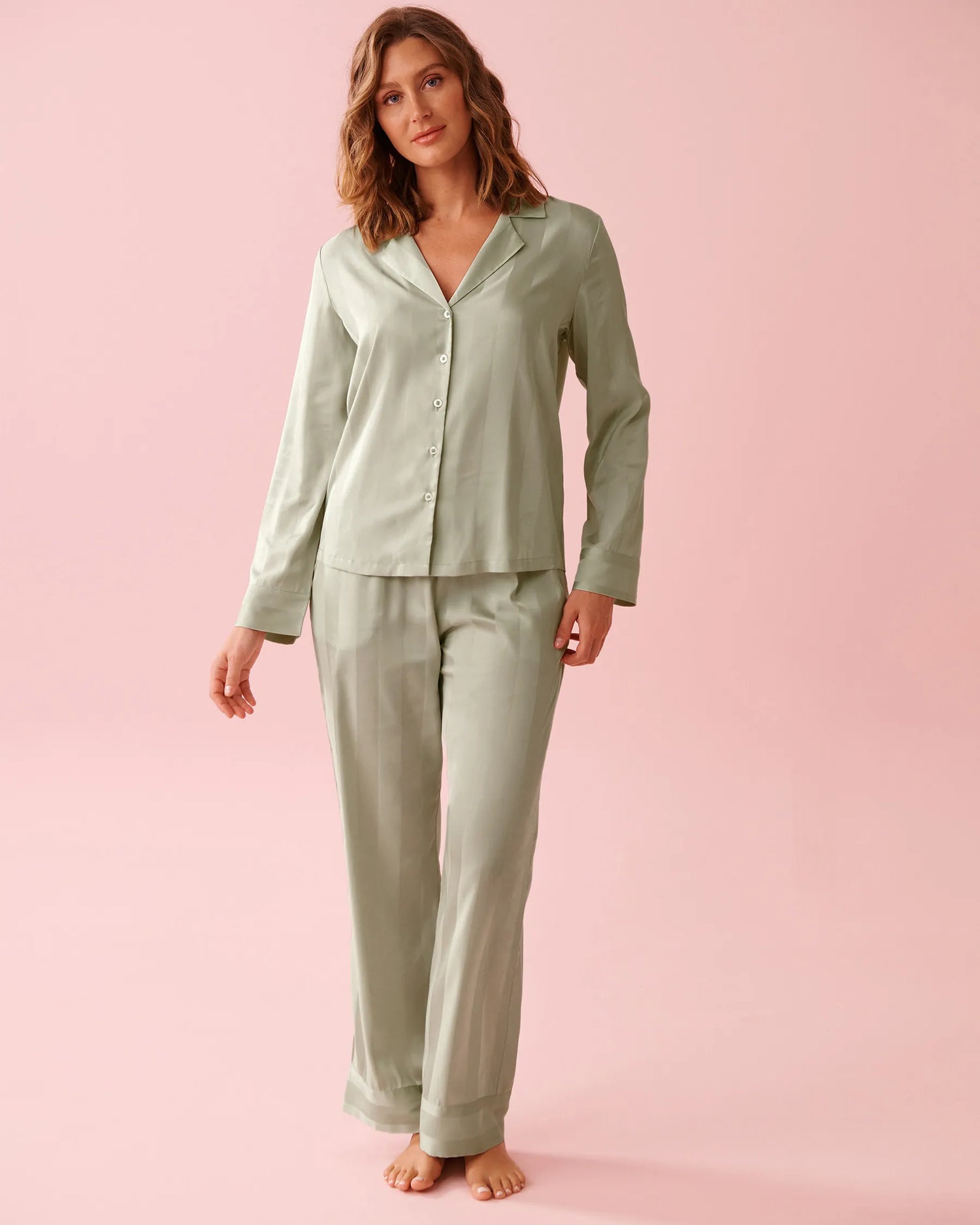 La Vie en Rose_Mineral Gray Stripes_LUXURY EDITION Striped Long Sleeve Satin Pajama Set_60400069_P30146_01