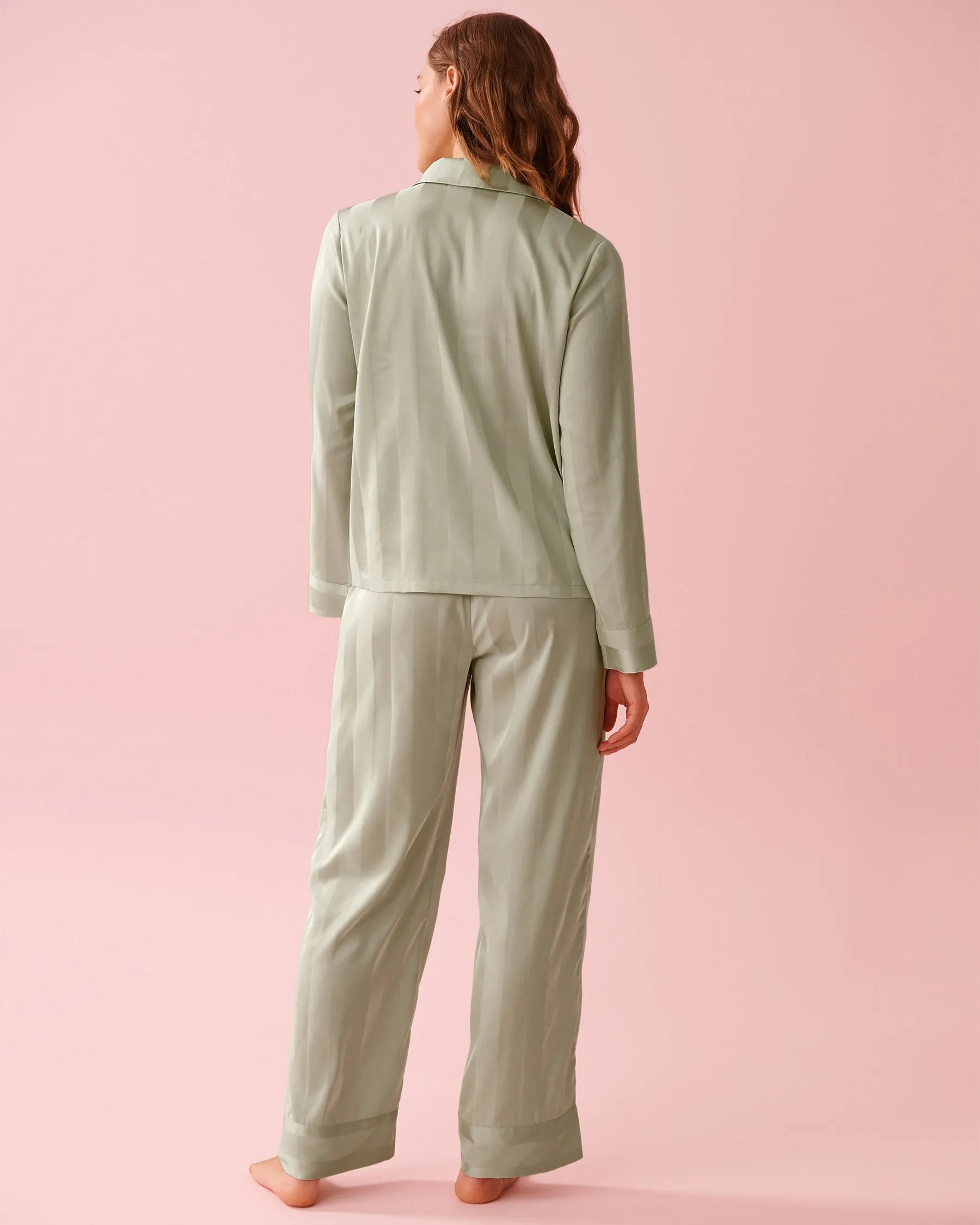 La Vie en Rose_Mineral Gray Stripes_LUXURY EDITION Striped Long Sleeve Satin Pajama Set_60400069_P30146_02