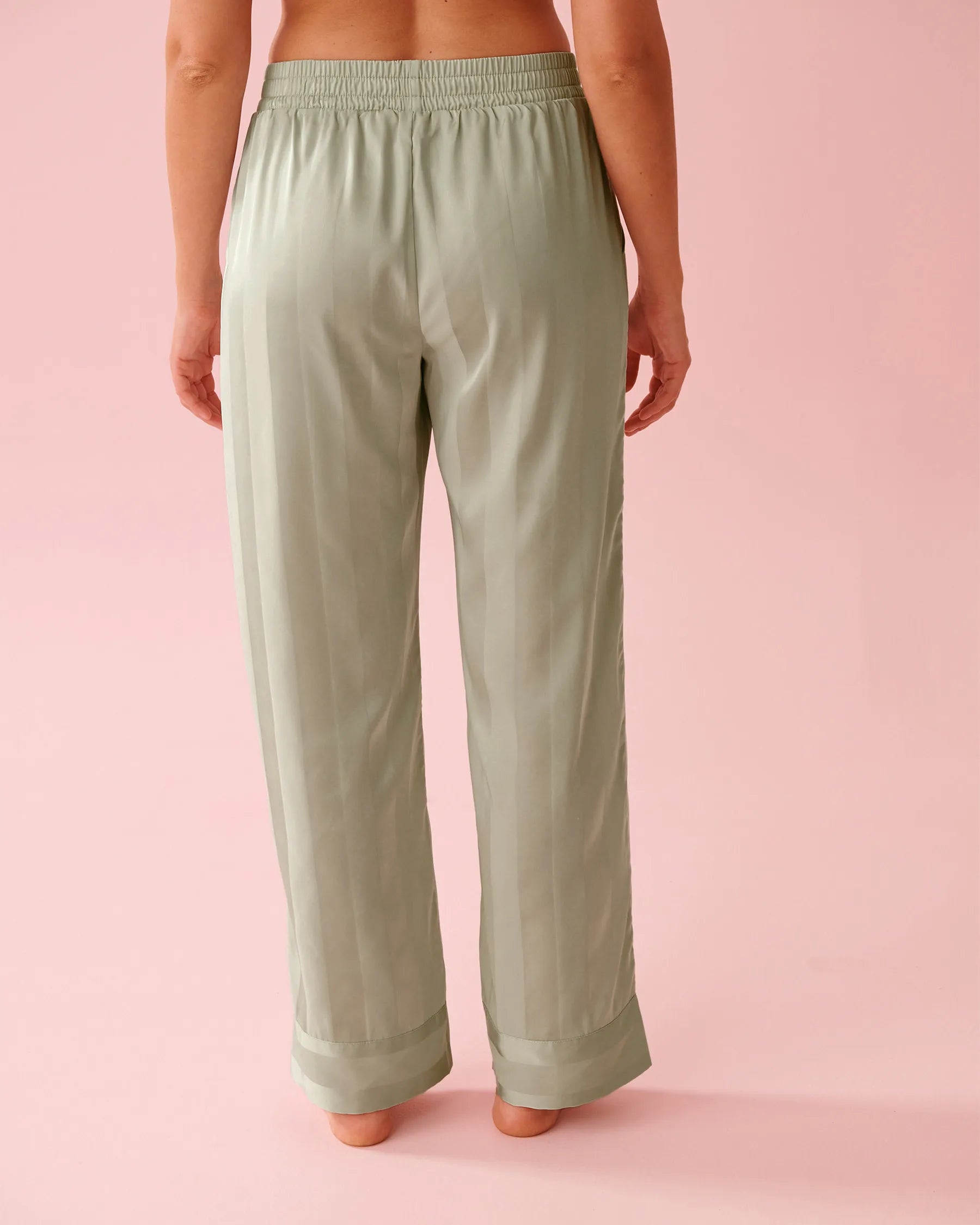 La Vie en Rose_Mineral Gray Stripes_LUXURY EDITION Striped Long Sleeve Satin Pajama Set_60400069_P30146_05