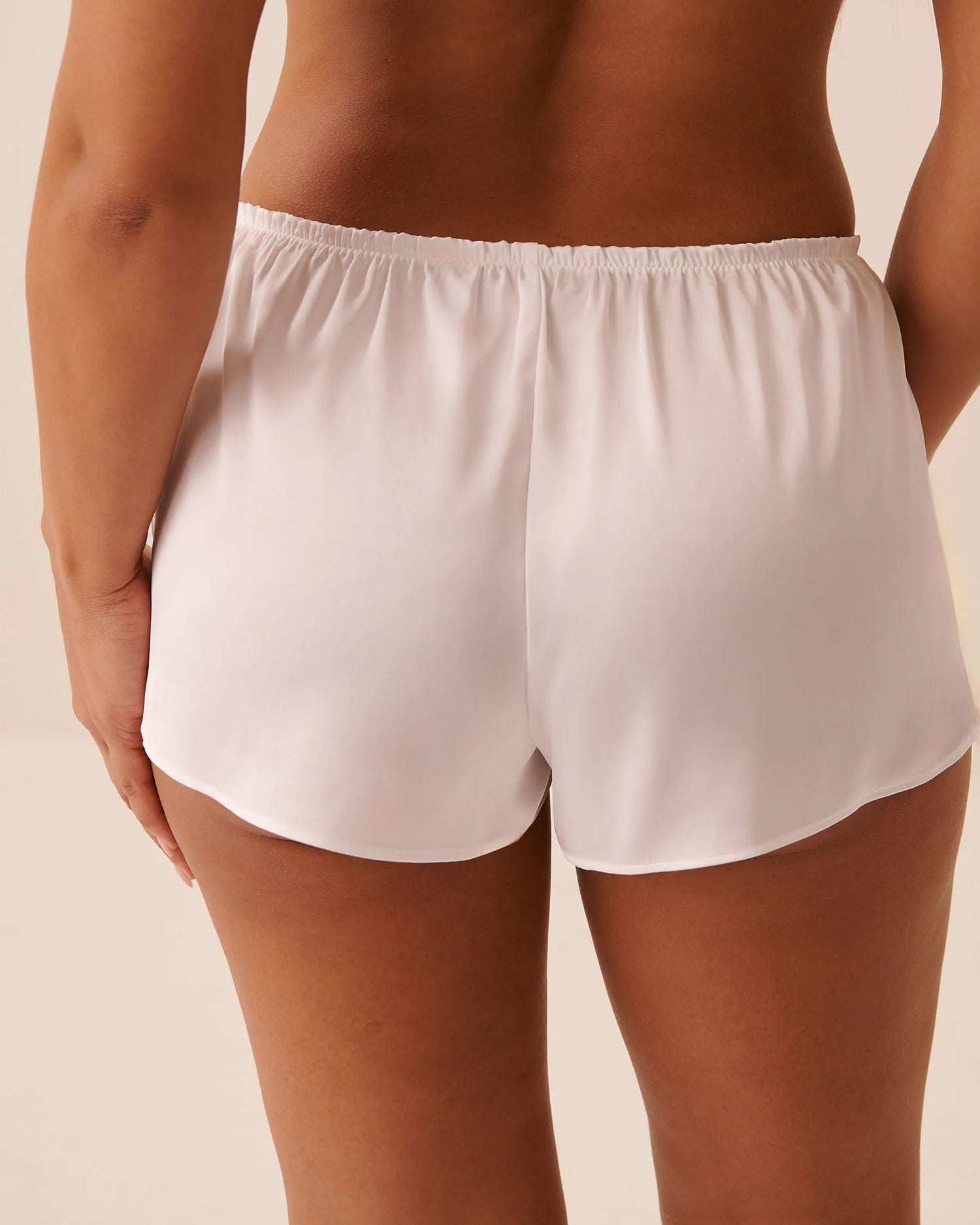 La Vie en Rose Brilliant White Women LUXURY EDITION Satin 2-piece Set SKU: 60400072_10000 Image 05