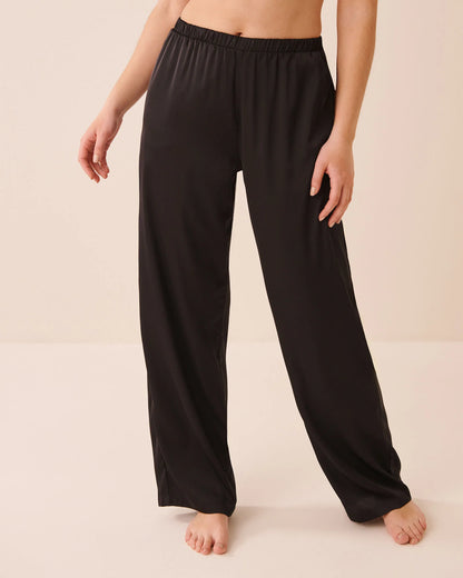 La Vie en Rose Black Beauty Women LUXURY EDITION Short Sleeve Satin Pajama Set SKU: 60400076_00001 Image 04