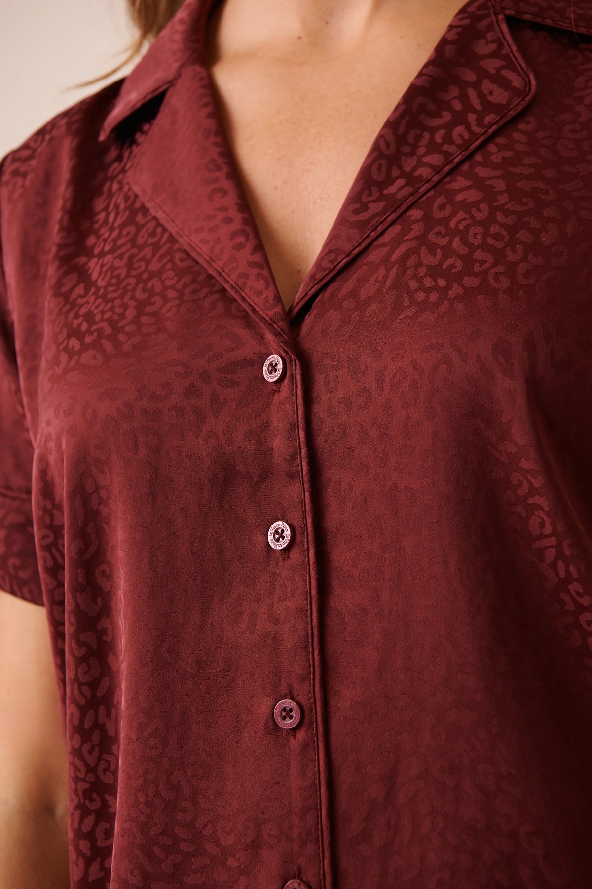 La Vie en Rose Burgundy Jacquard Leopard Women Luxury Edition Leopard Jacquard Short Sleeve Satin Pajama Set SKU: 60400082_P50107 Image 03