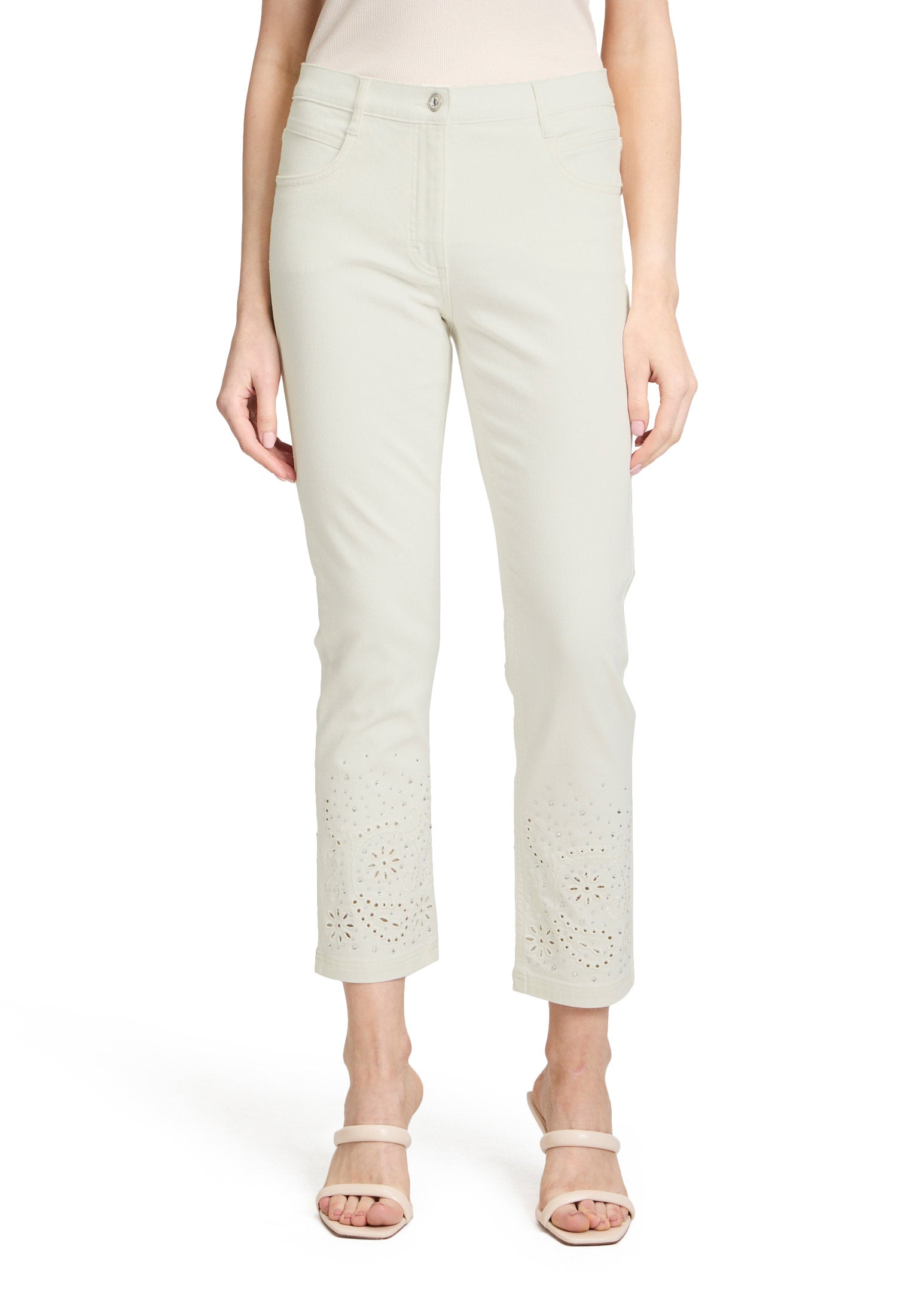 Betty Barclay_Casual Trousers with Embroidery_6049-1323_1014_02