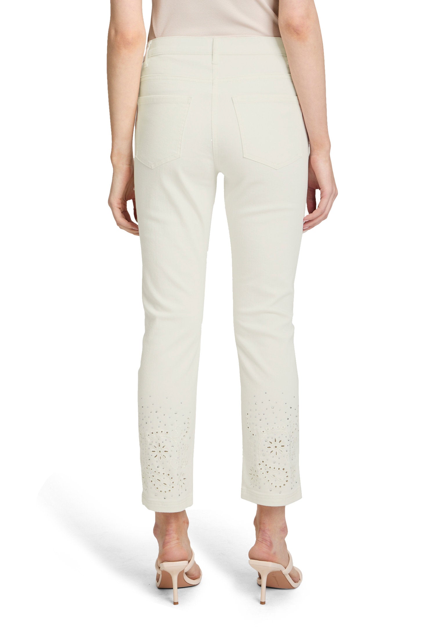 Betty Barclay_Casual Trousers with Embroidery_6049-1323_1014_03