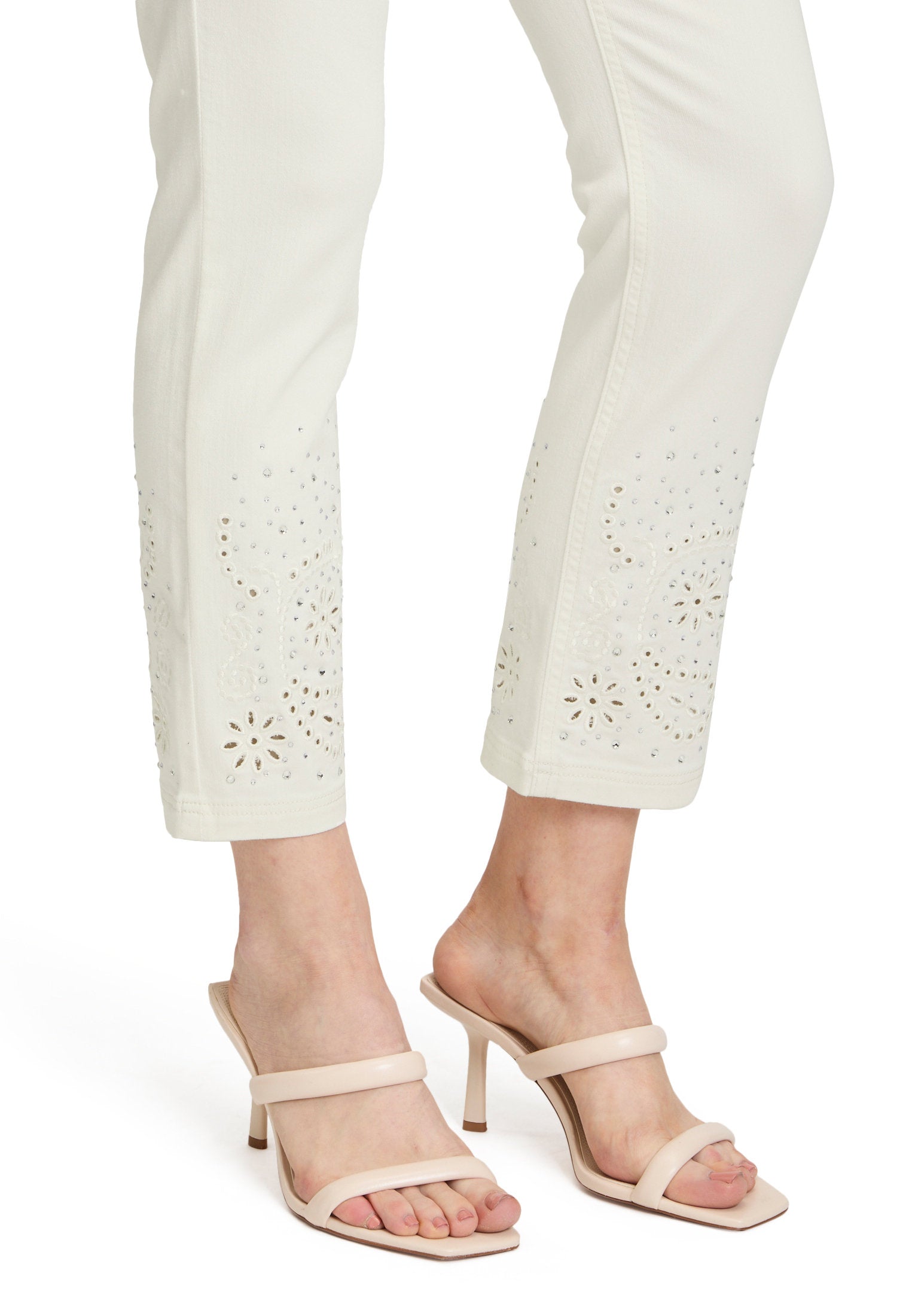 Betty Barclay_Casual Trousers with Embroidery_6049-1323_1014_07